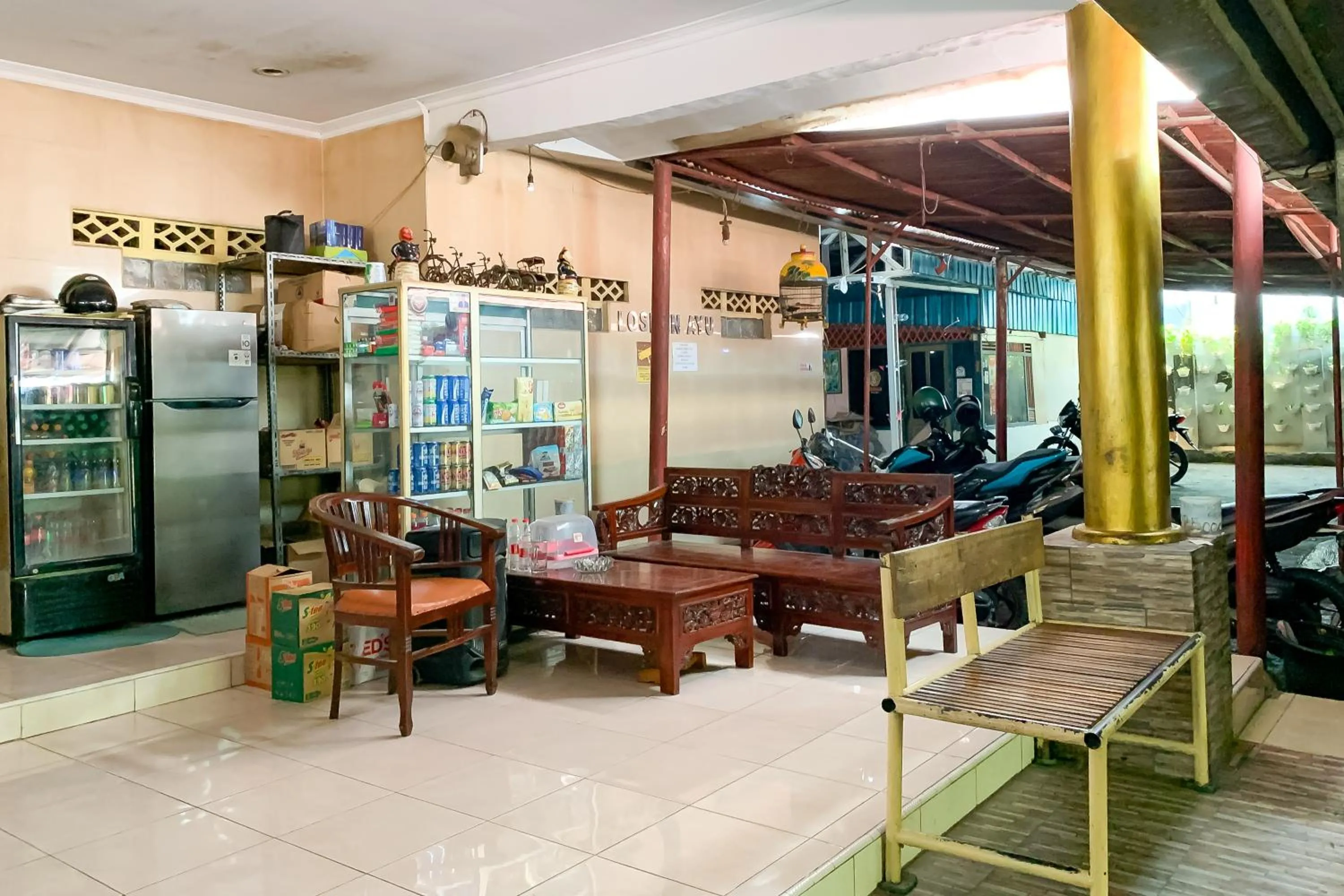 Seating area in Penginapan Losmen Ayu Pamanukan RedPartner