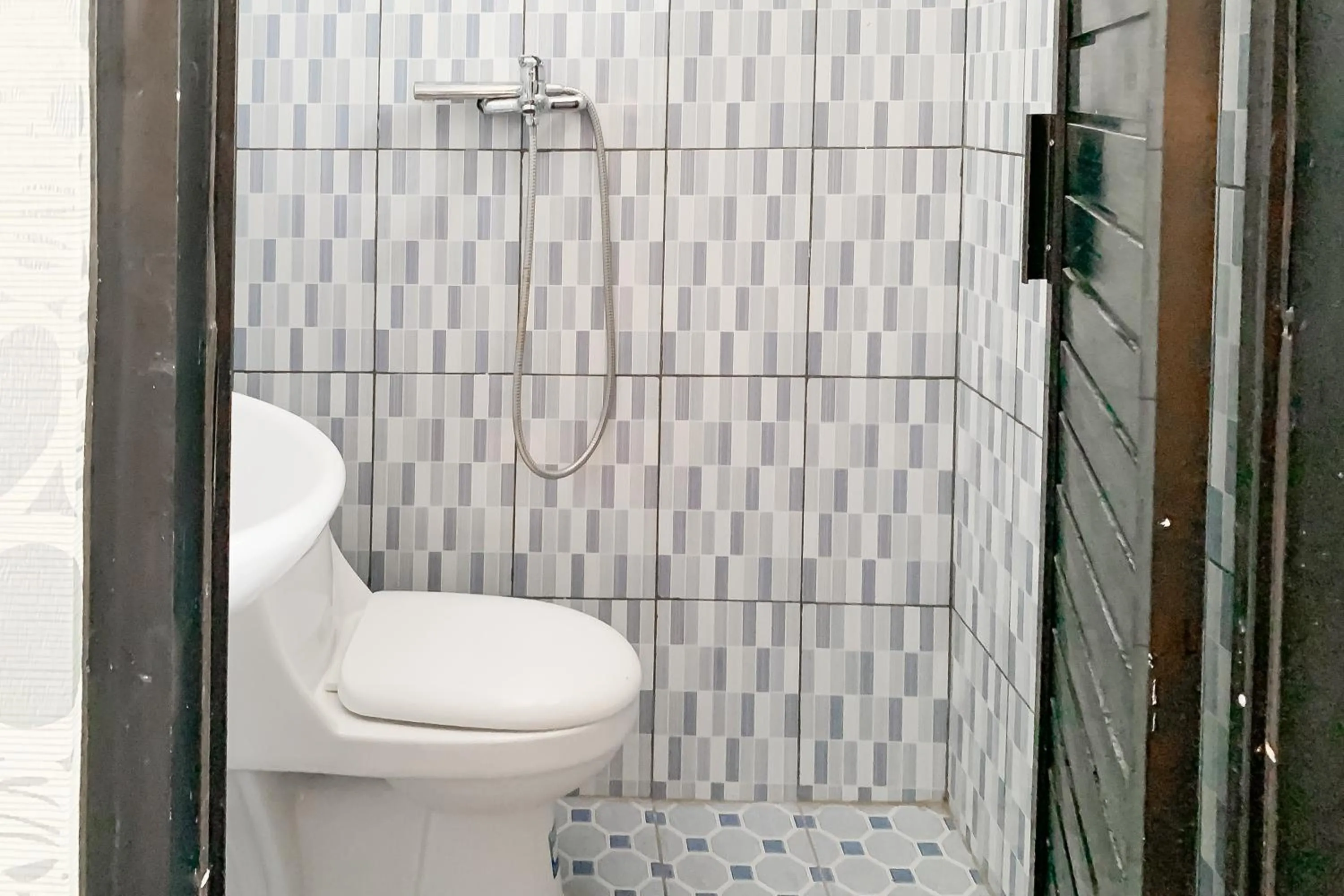 Bathroom in Penginapan Losmen Ayu Pamanukan RedPartner