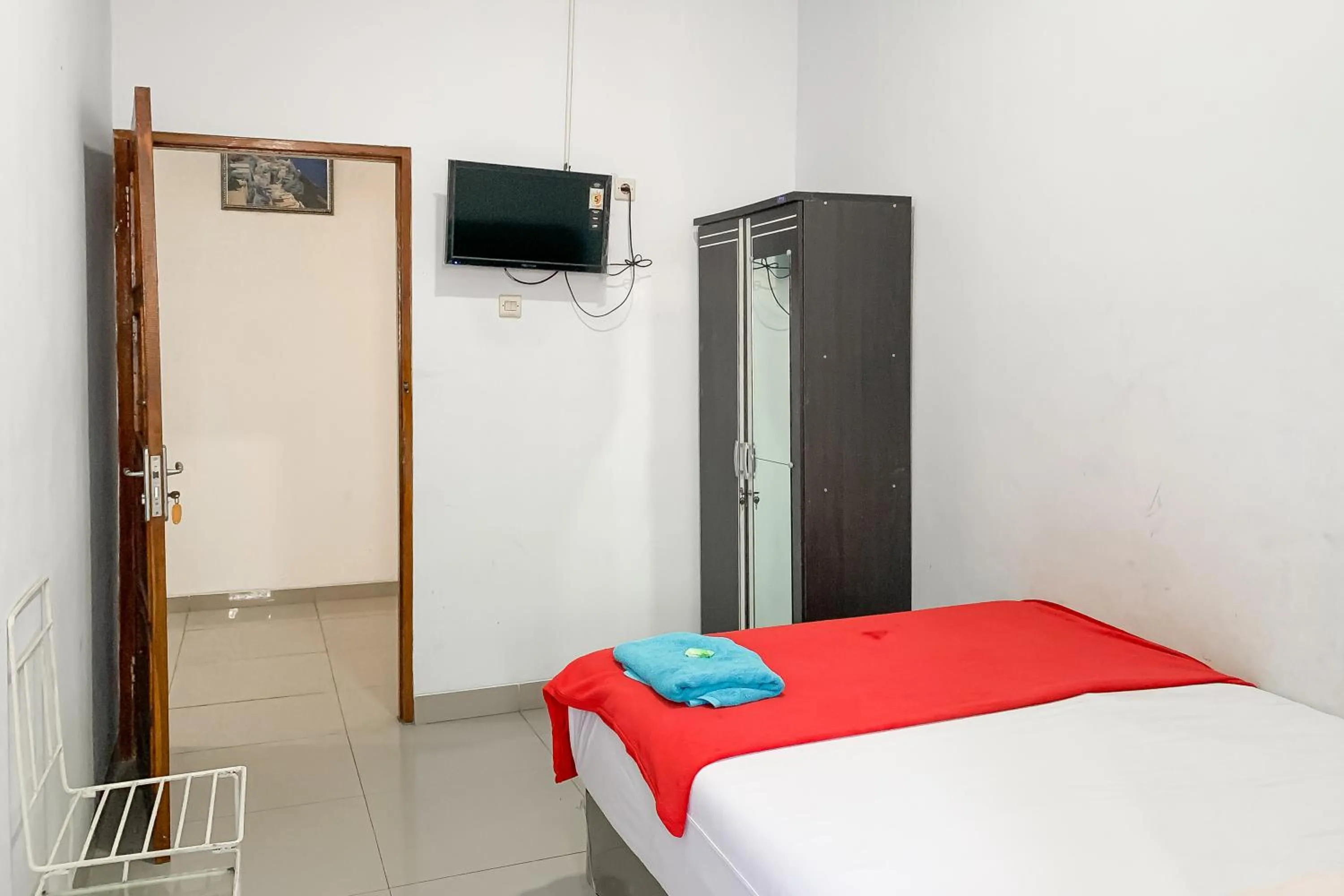 Bedroom, Bed in Penginapan Losmen Ayu Pamanukan RedPartner