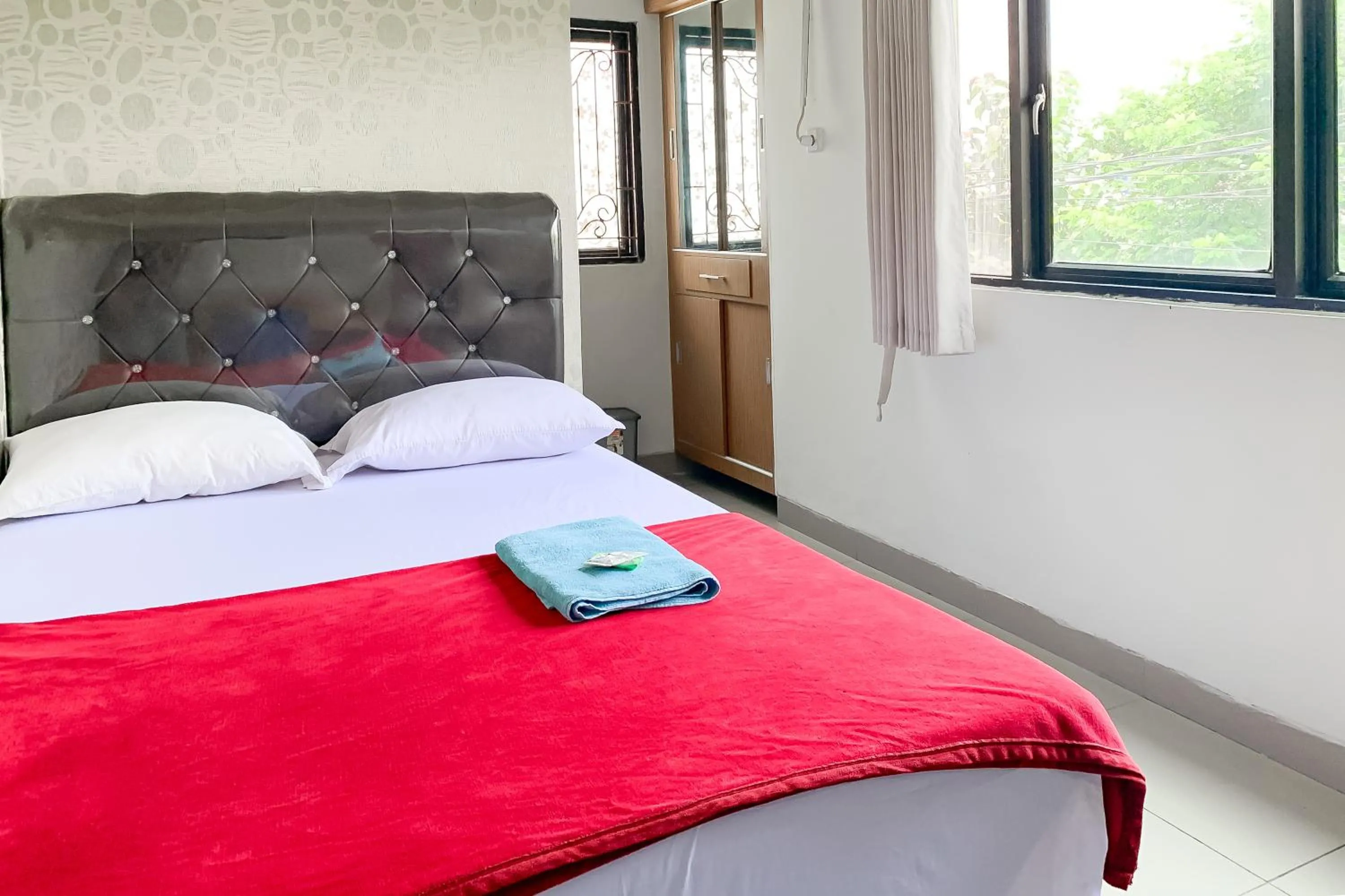 Bedroom, Bed in Penginapan Losmen Ayu Pamanukan RedPartner