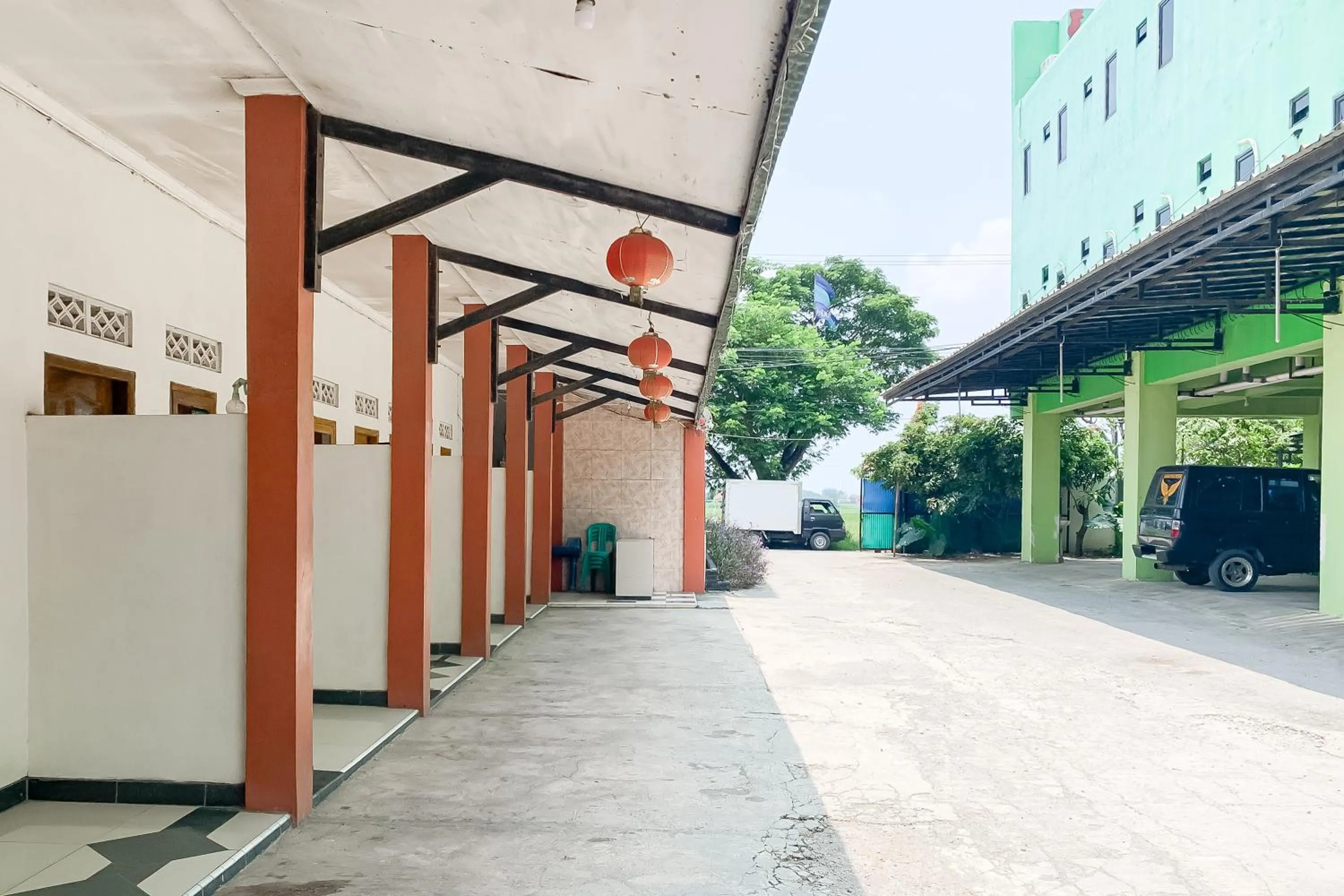 Parking in Penginapan Losmen Ayu Pamanukan RedPartner