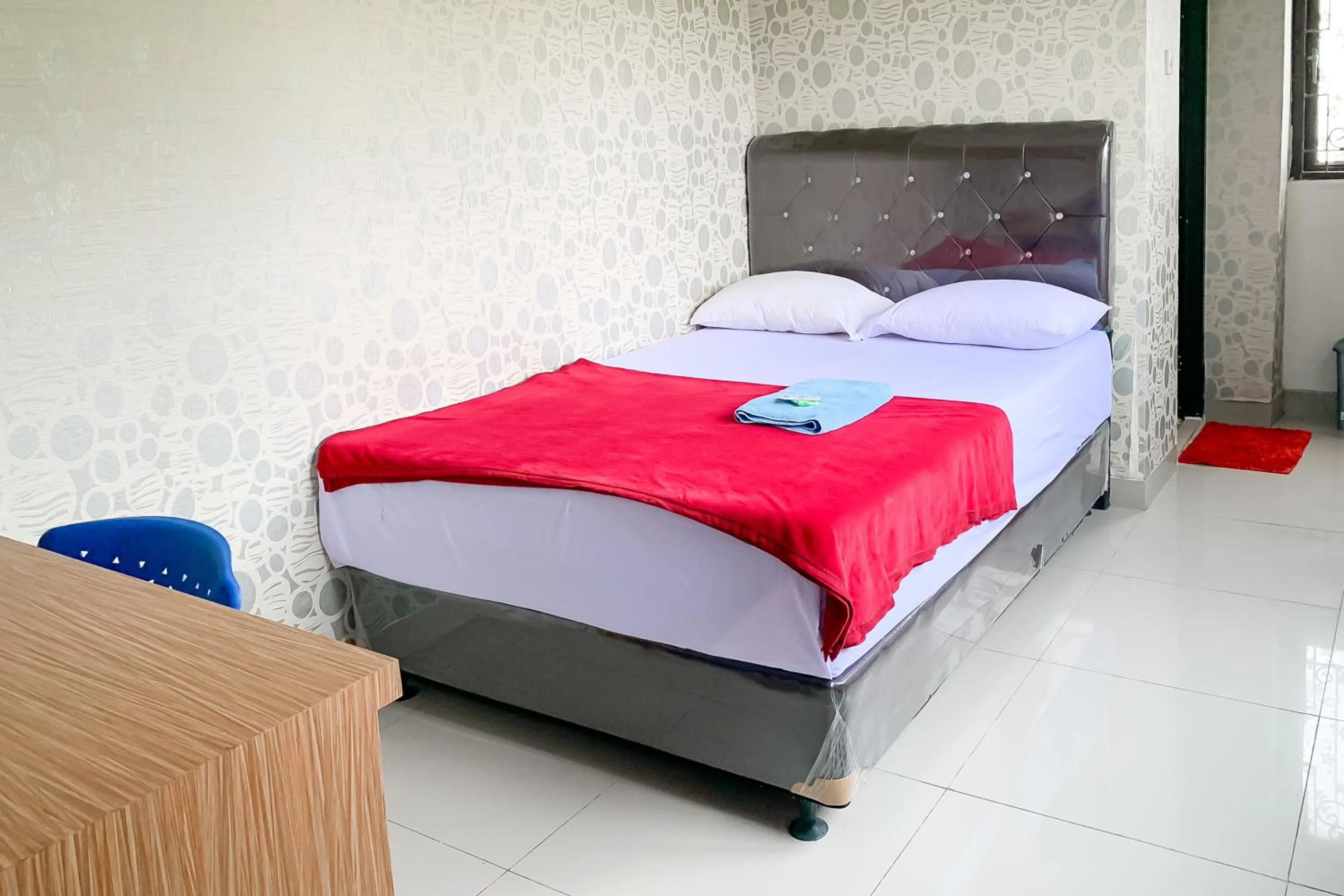 Bedroom, Bed in Penginapan Losmen Ayu Pamanukan RedPartner