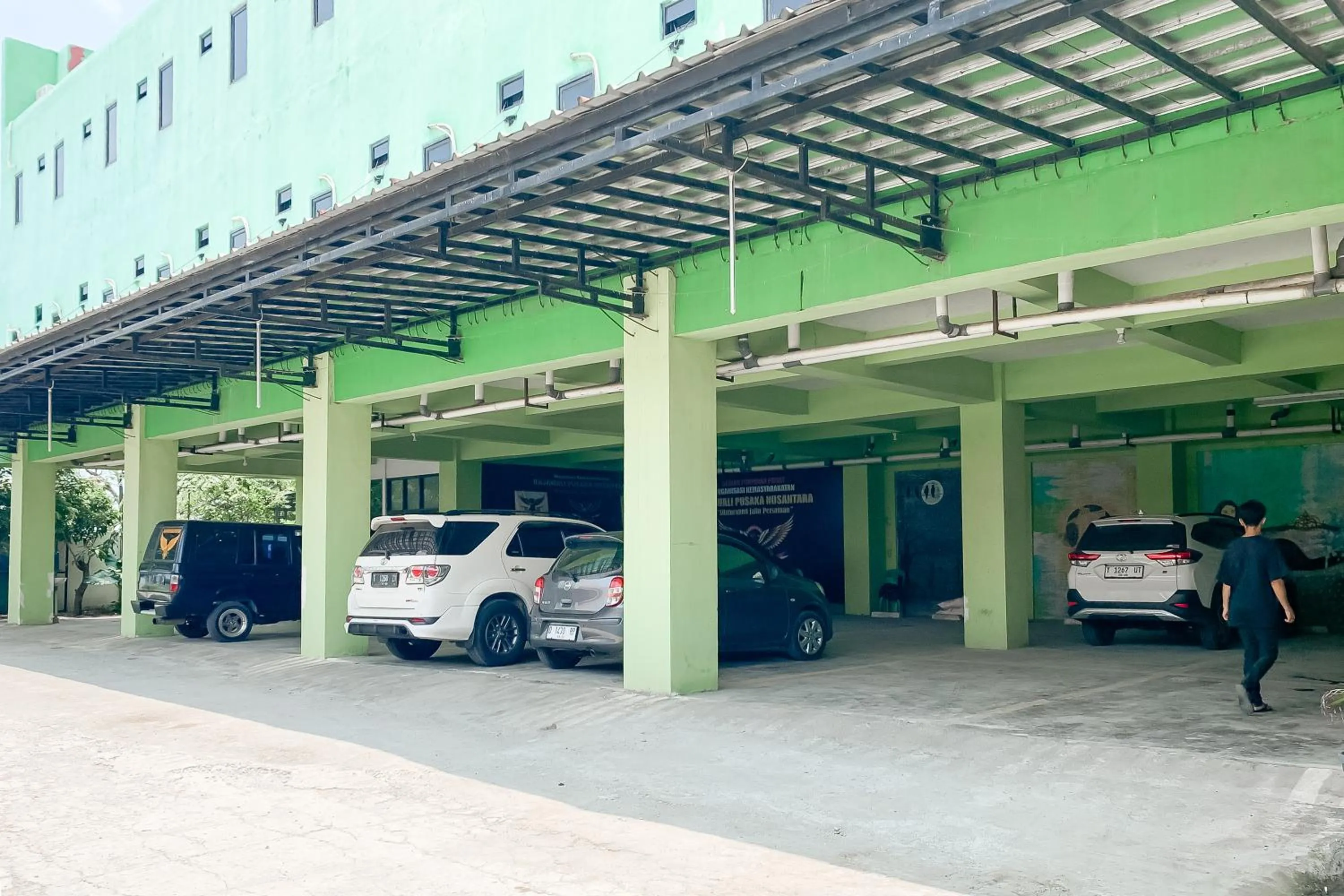 Parking in Penginapan Losmen Ayu Pamanukan RedPartner