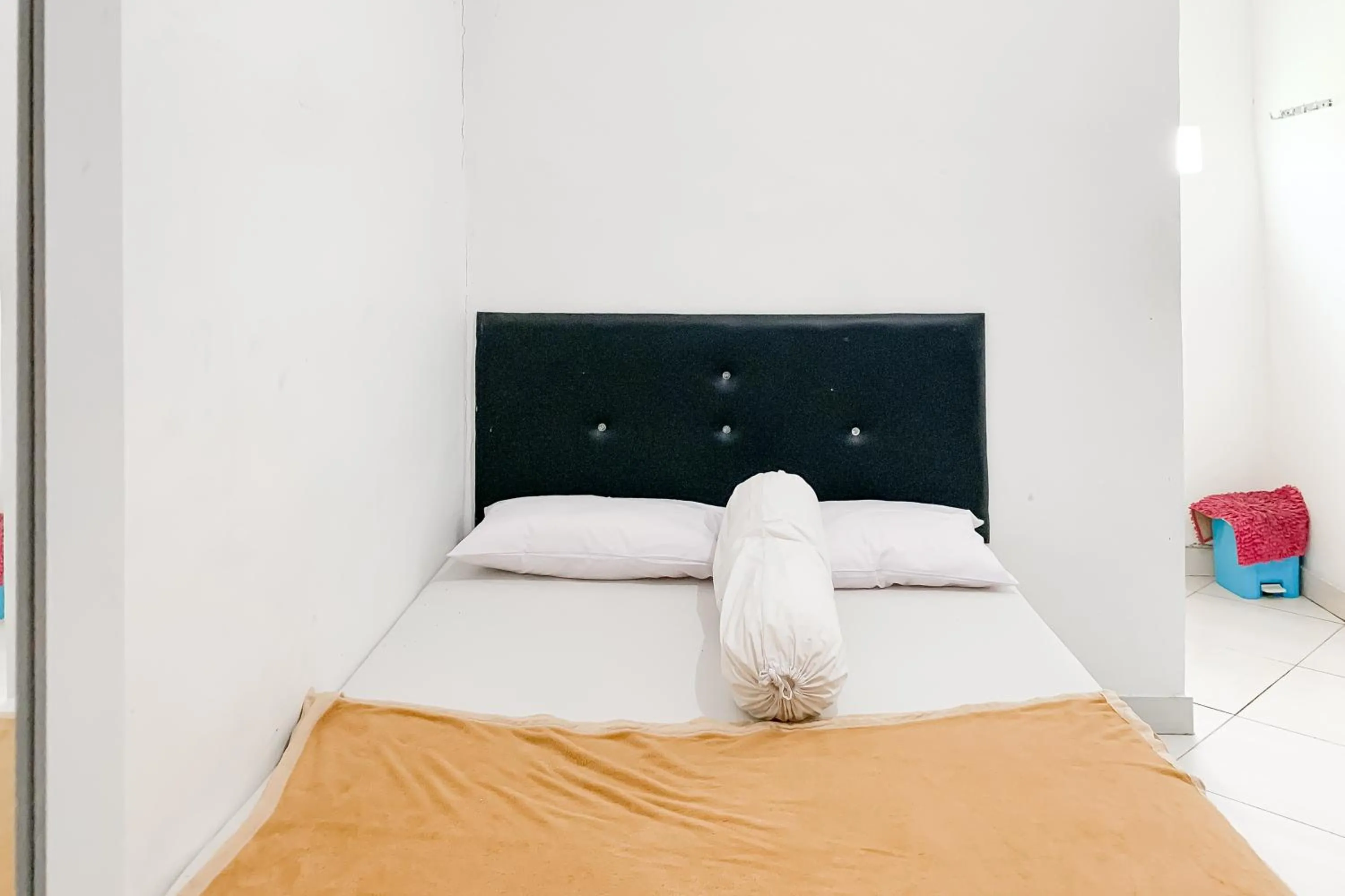 Bedroom, Bed in Penginapan Losmen Ayu Pamanukan RedPartner