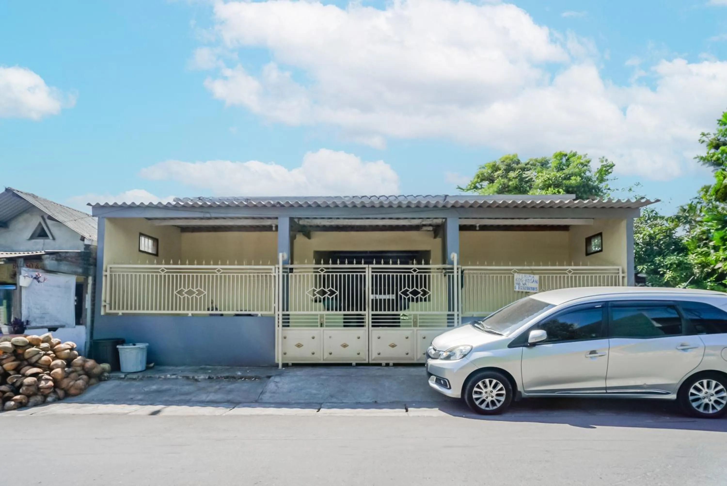 Facade/entrance in Hotel O Wunut Homestay Syariah