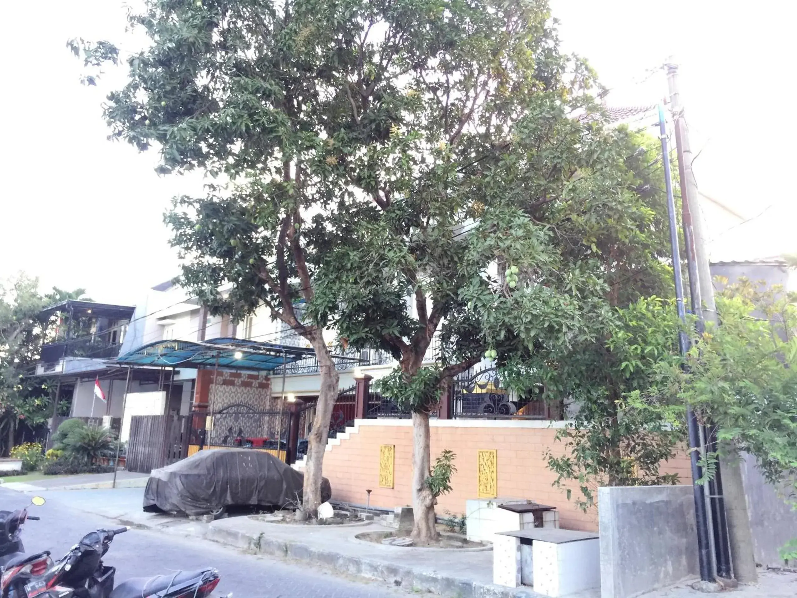 Facade/entrance in Hotel O Guest House Bu Iin Syariah Facade/entrance in Hotel O Guest House Bu Iin Syariah