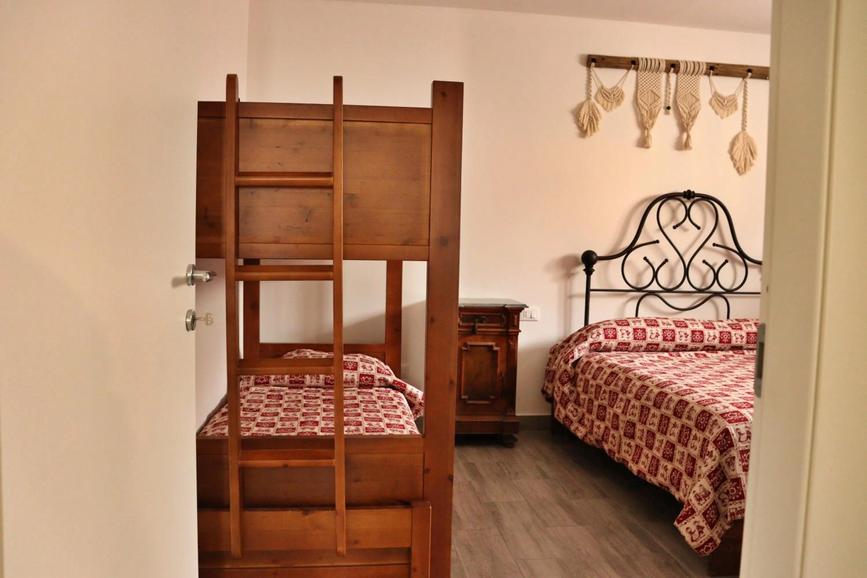Photo of the whole room, Bed in Lo barbaboc