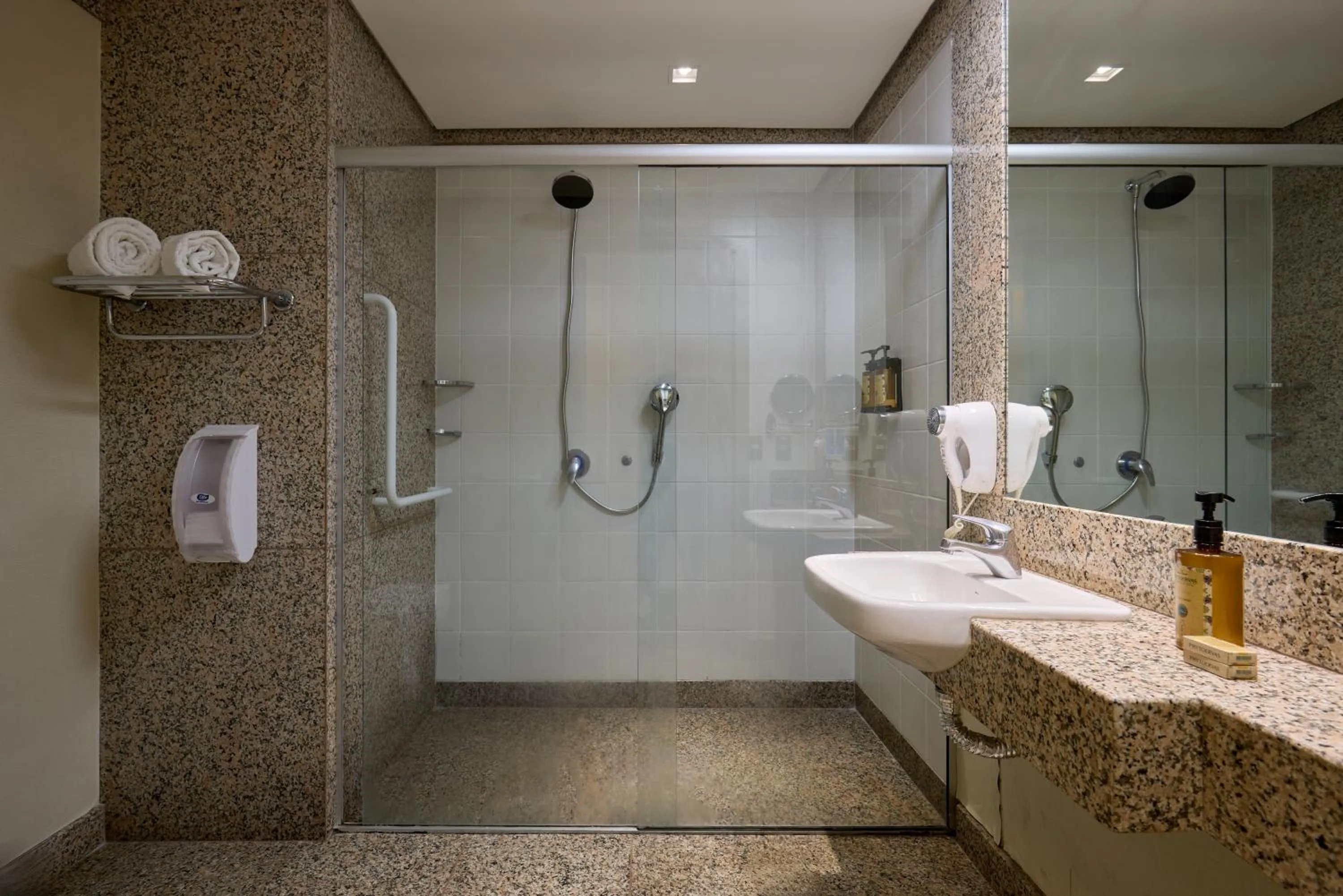 Bathroom in Mercure Belo Horizonte Lourdes