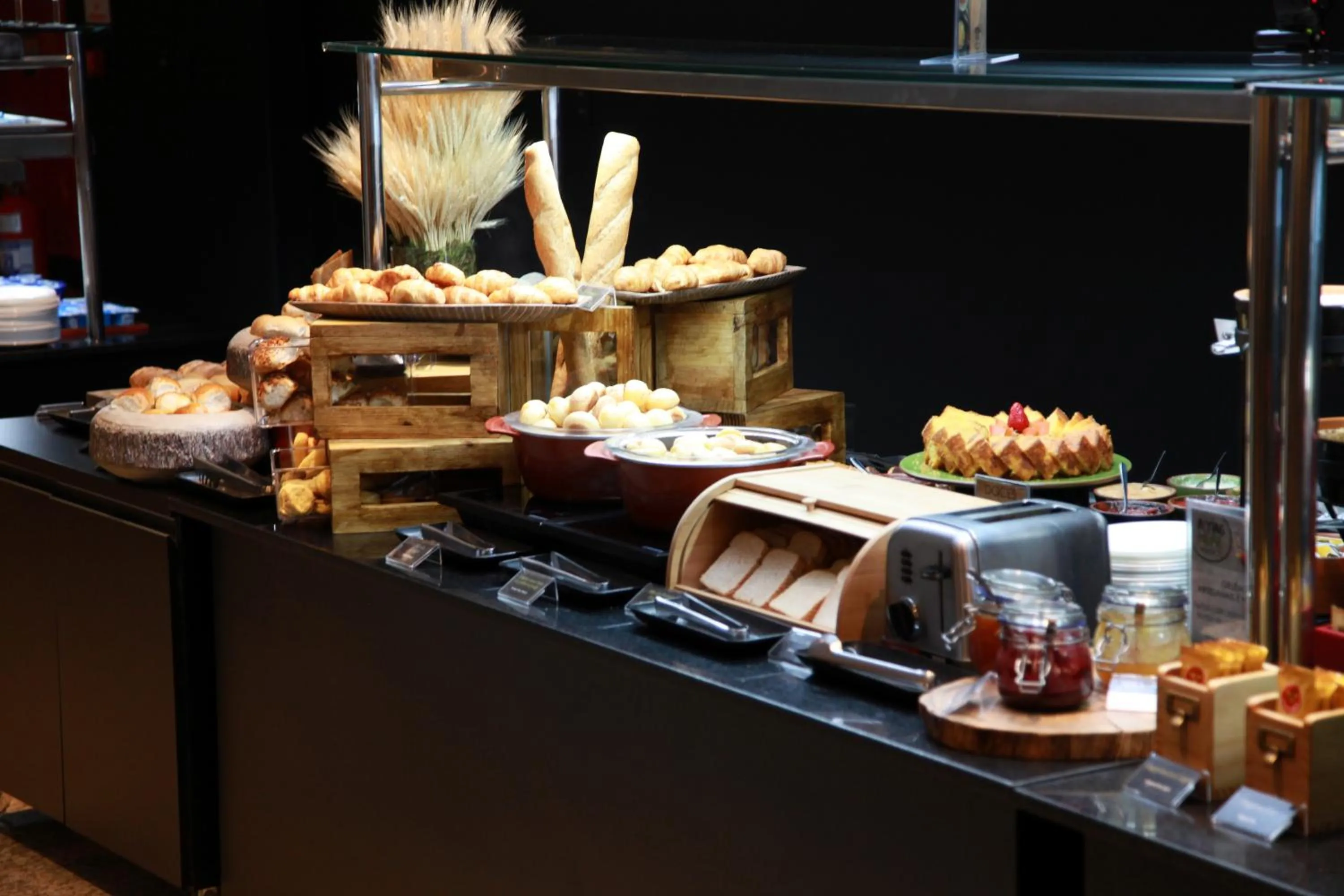 Buffet breakfast in Mercure Belo Horizonte Lourdes