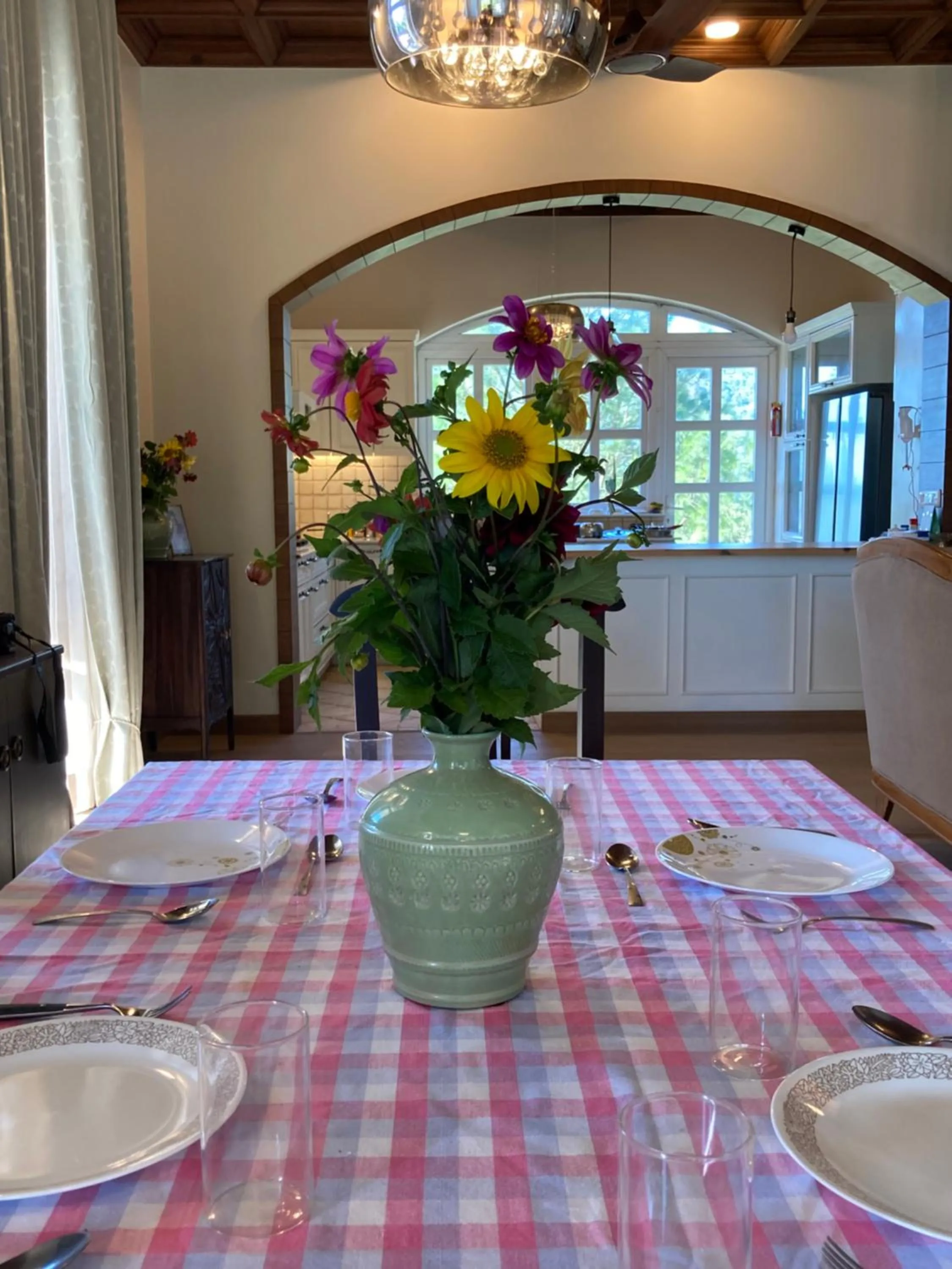 Dining area in The Magnolia Lodge