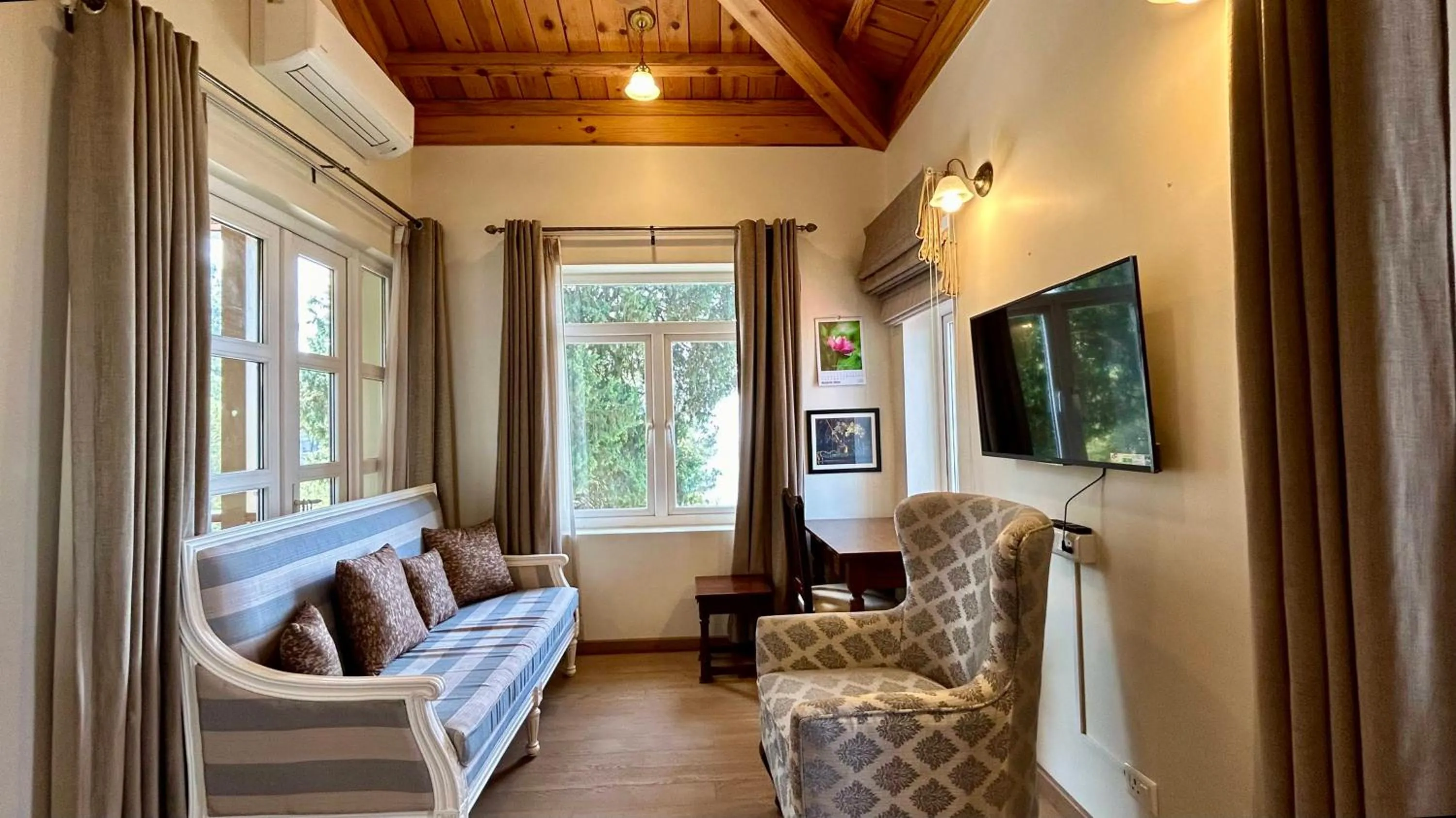 Seating area in The Magnolia Lodge