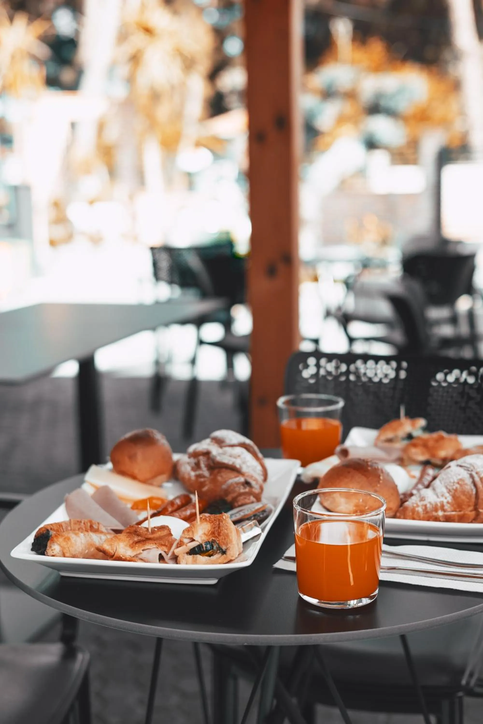 Buffet breakfast in Hotel Beke