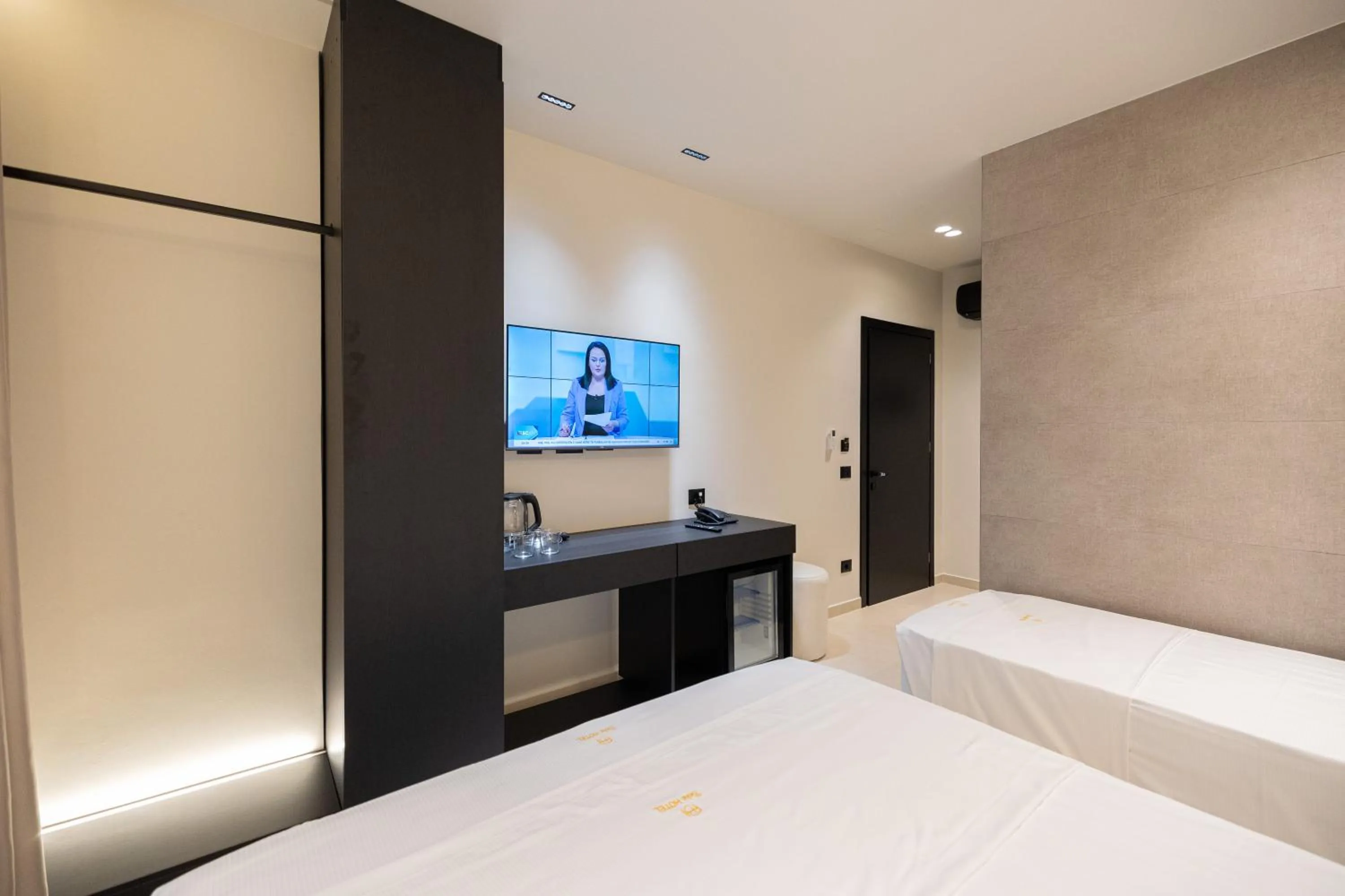 TV and multimedia, Bed in Hotel Beke