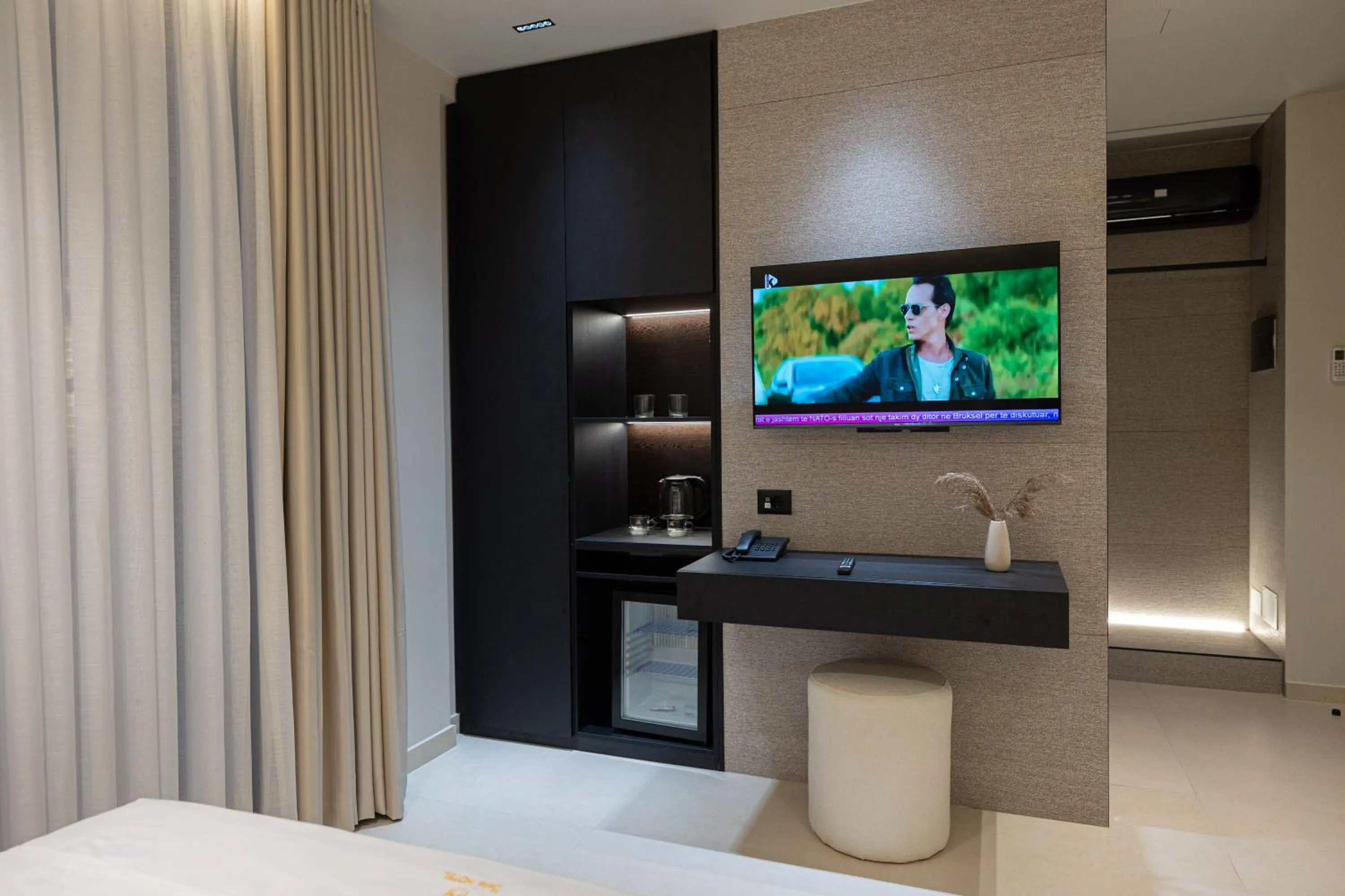 TV and multimedia, Bed in Hotel Beke