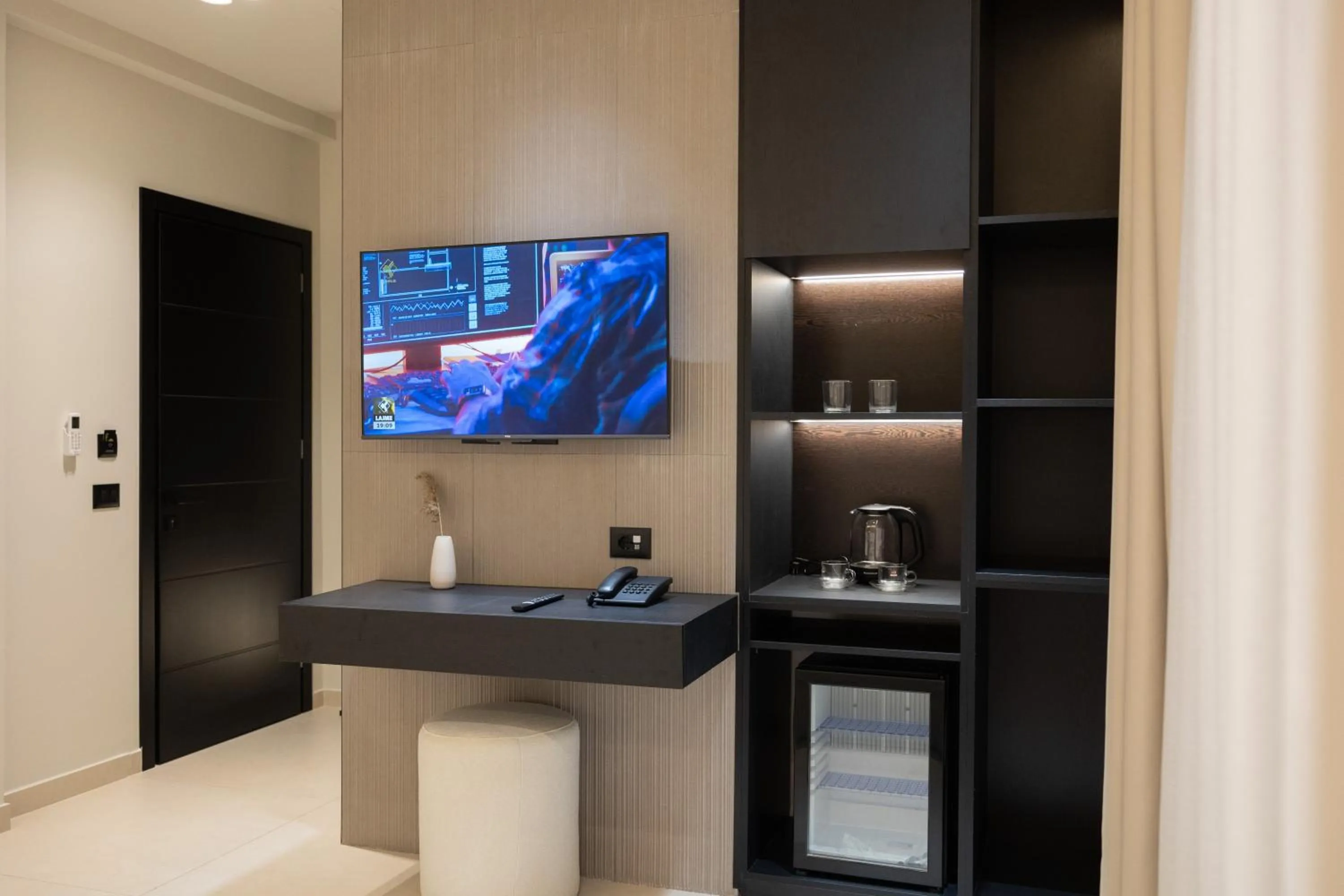 TV and multimedia in Hotel Beke