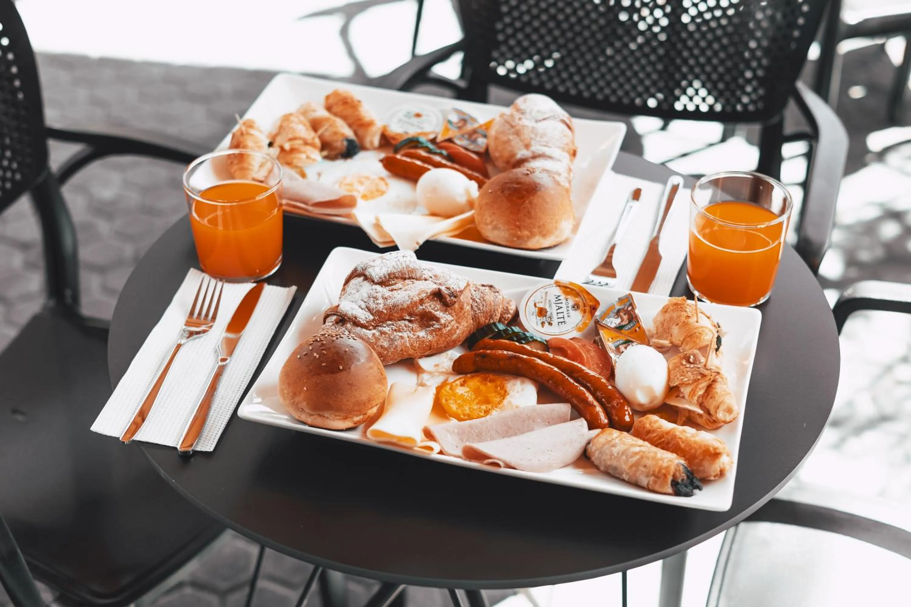 Buffet breakfast in Hotel Beke