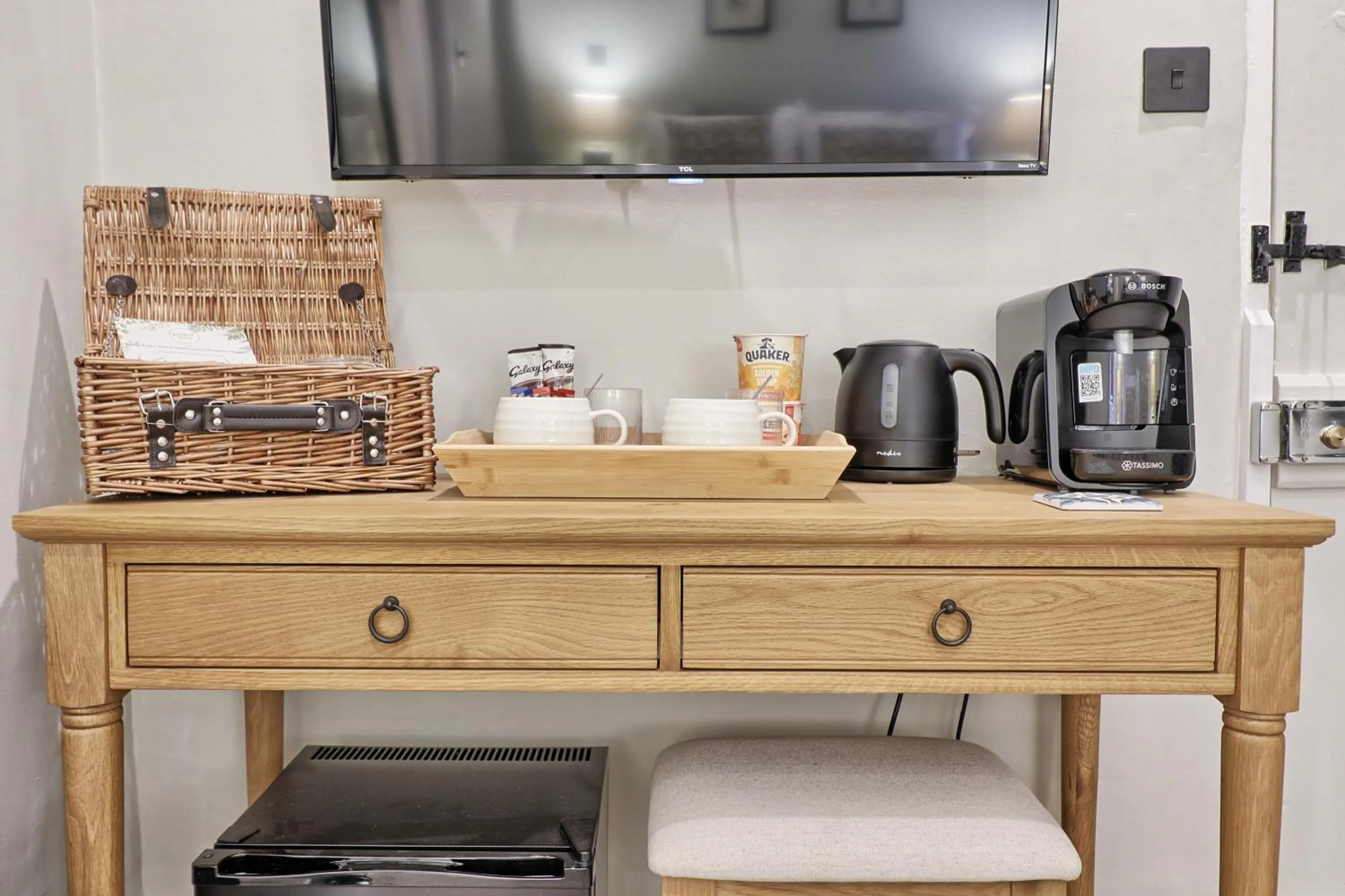 Coffee/tea facilities in Ranfield's Brasserie Hotel Rooms