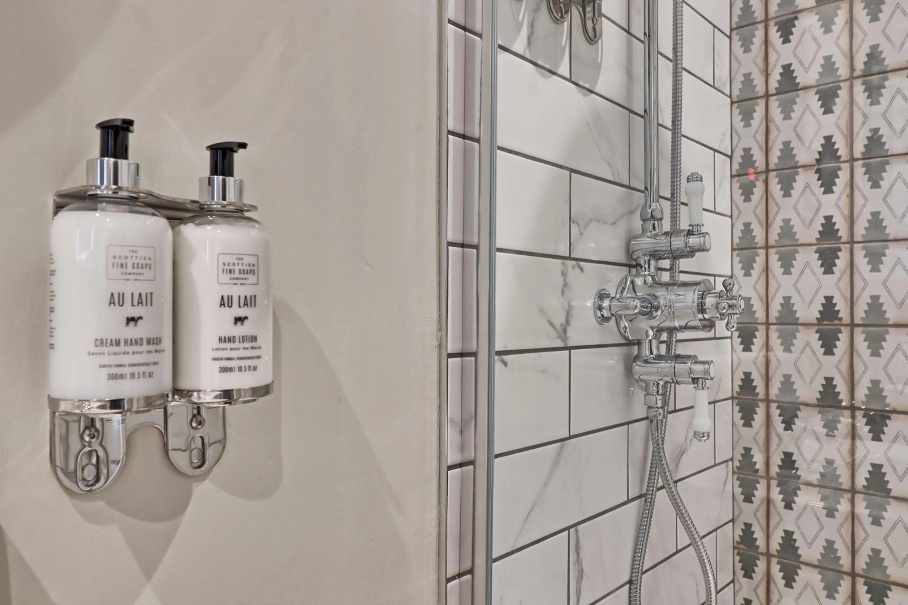 Shower in Ranfield's Brasserie Hotel Rooms