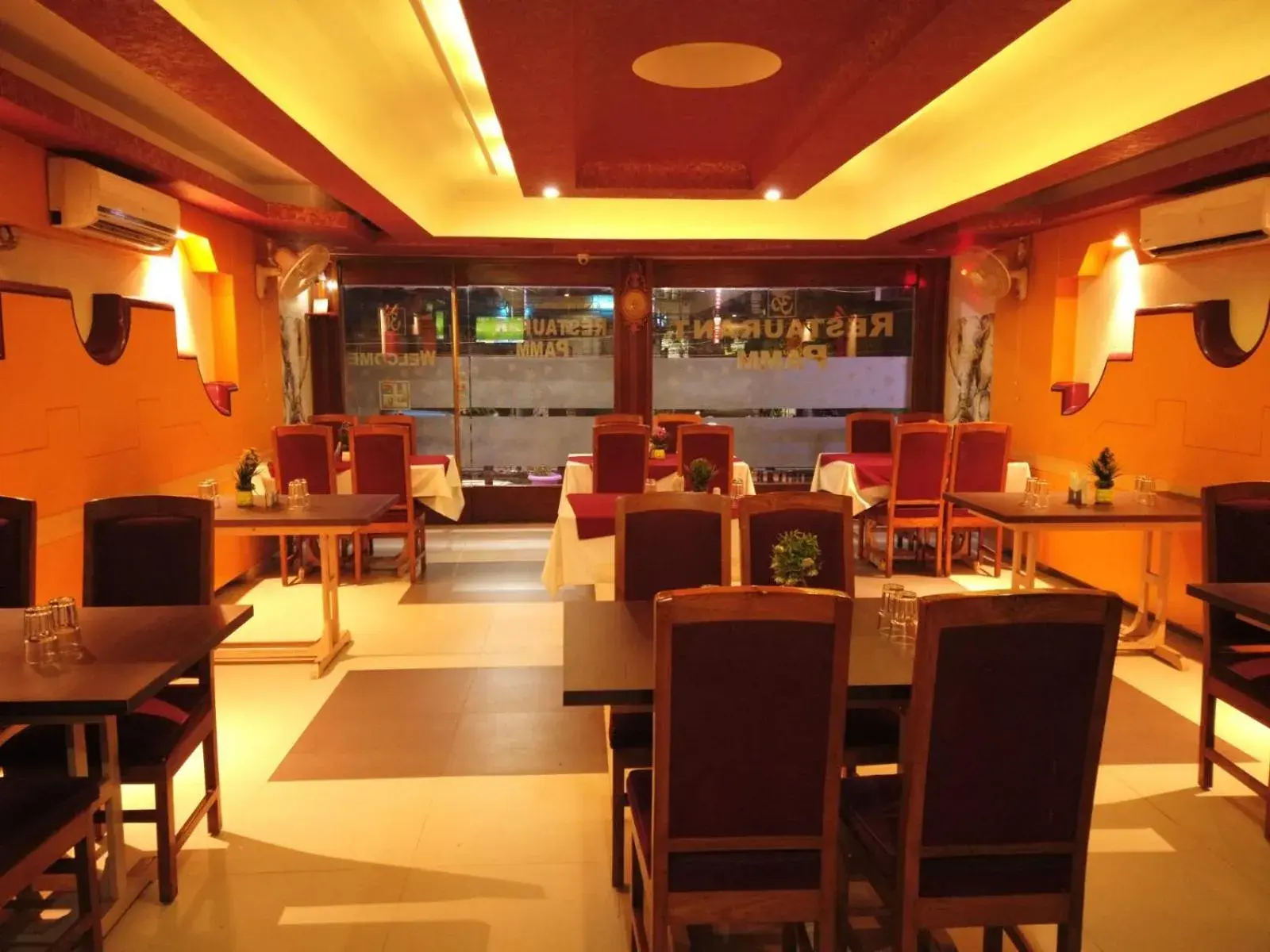 Restaurant/places to eat in Hotel Vinayak Restaurant/places to eat in Hotel Vinayak