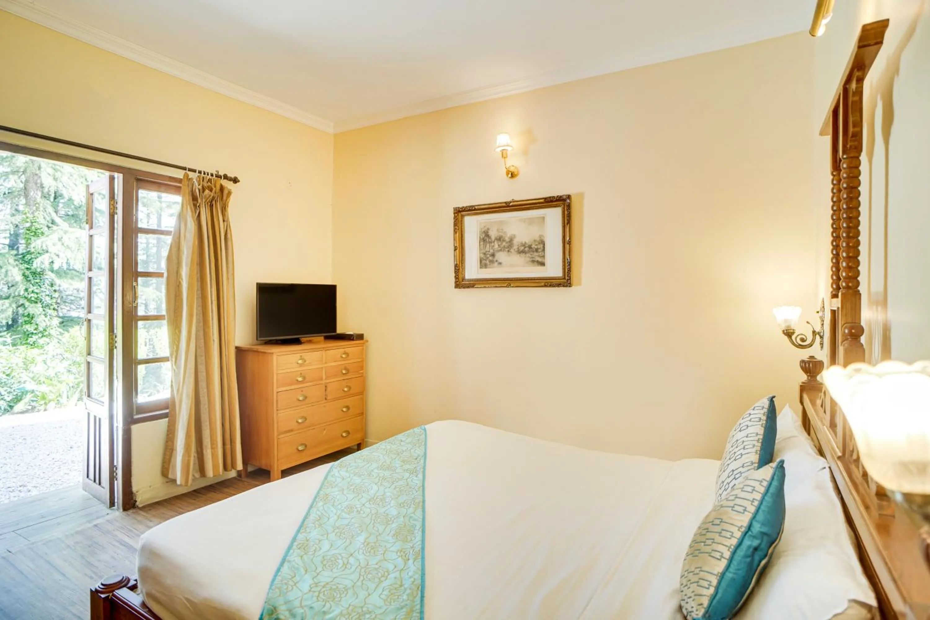 Bed in Shimla British Resort