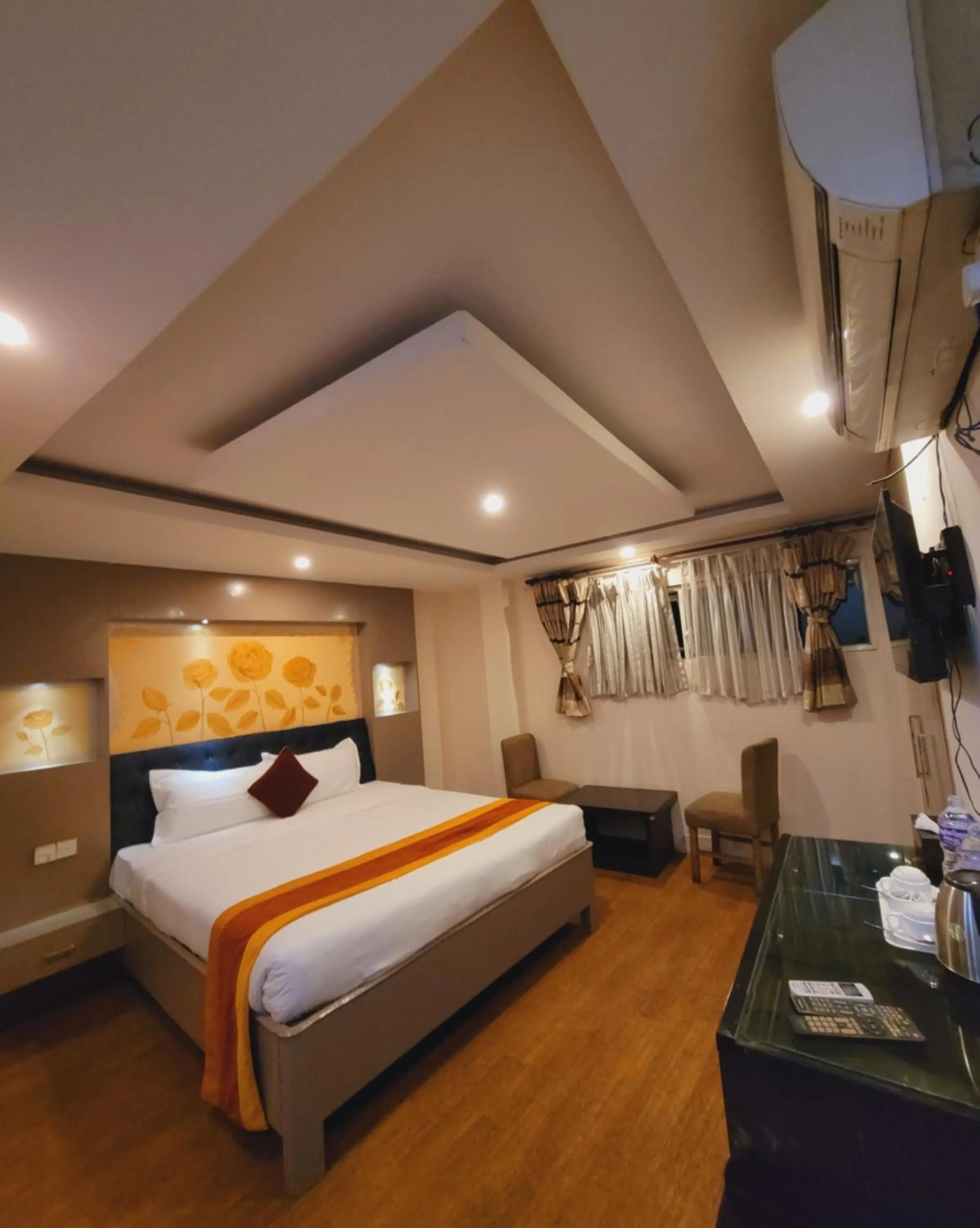 Guests, Bed in Hotel Kathmandu square