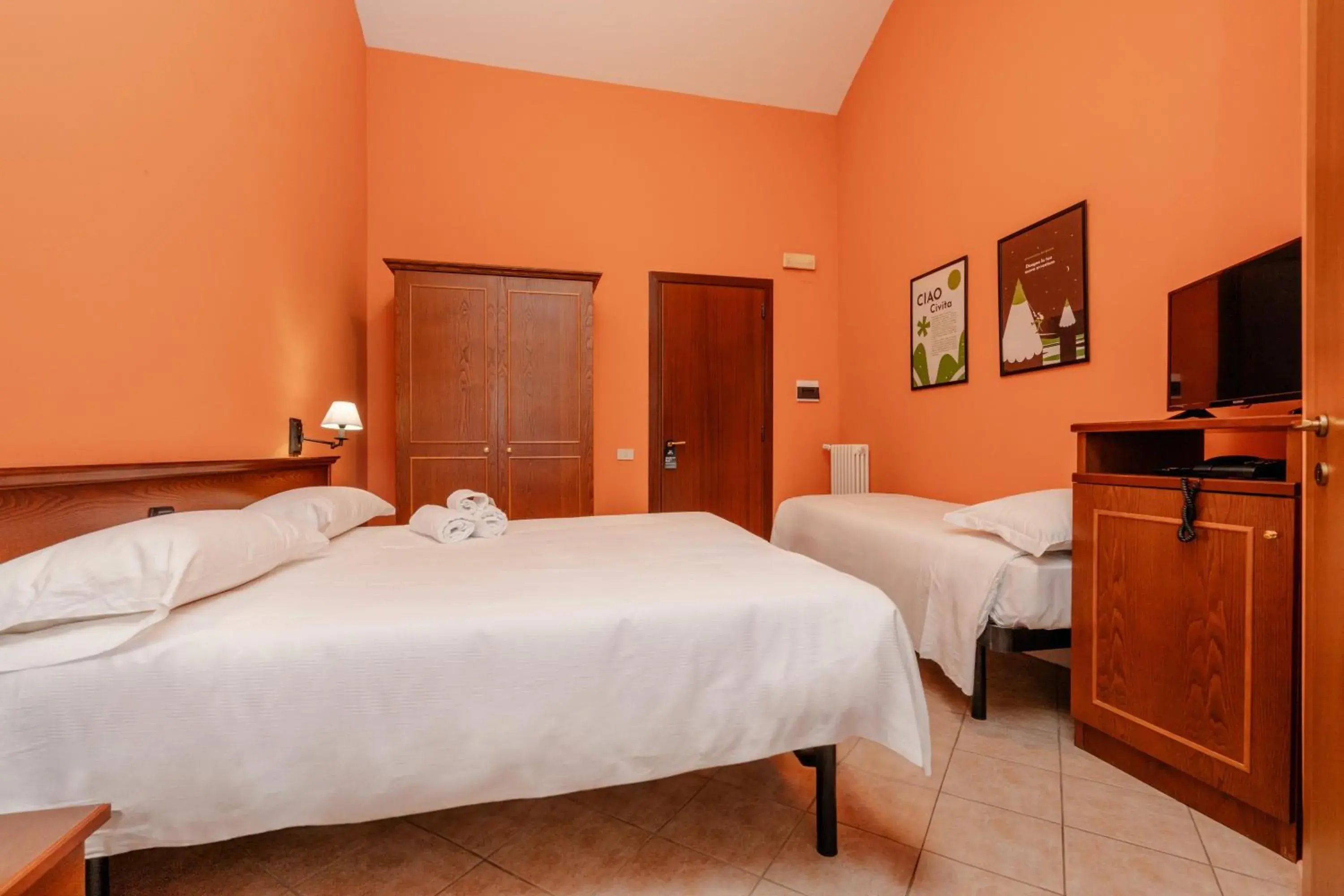 TV and multimedia, Bed in Hotel Altevie TV and multimedia, Bed in Hotel Altevie