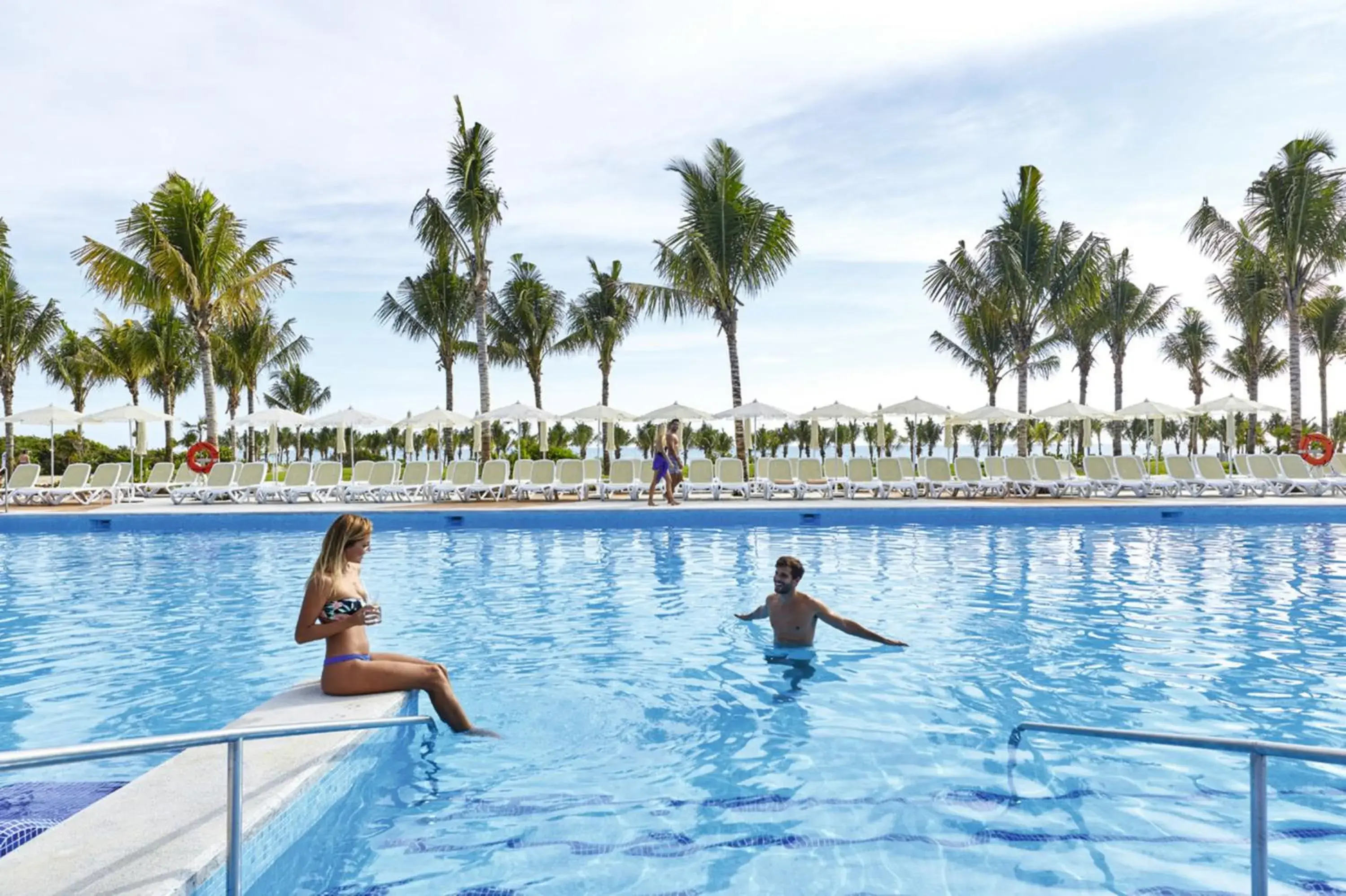 Swimming pool in Riu Dunamar - All Inclusive Swimming pool in Riu Dunamar - All Inclusive