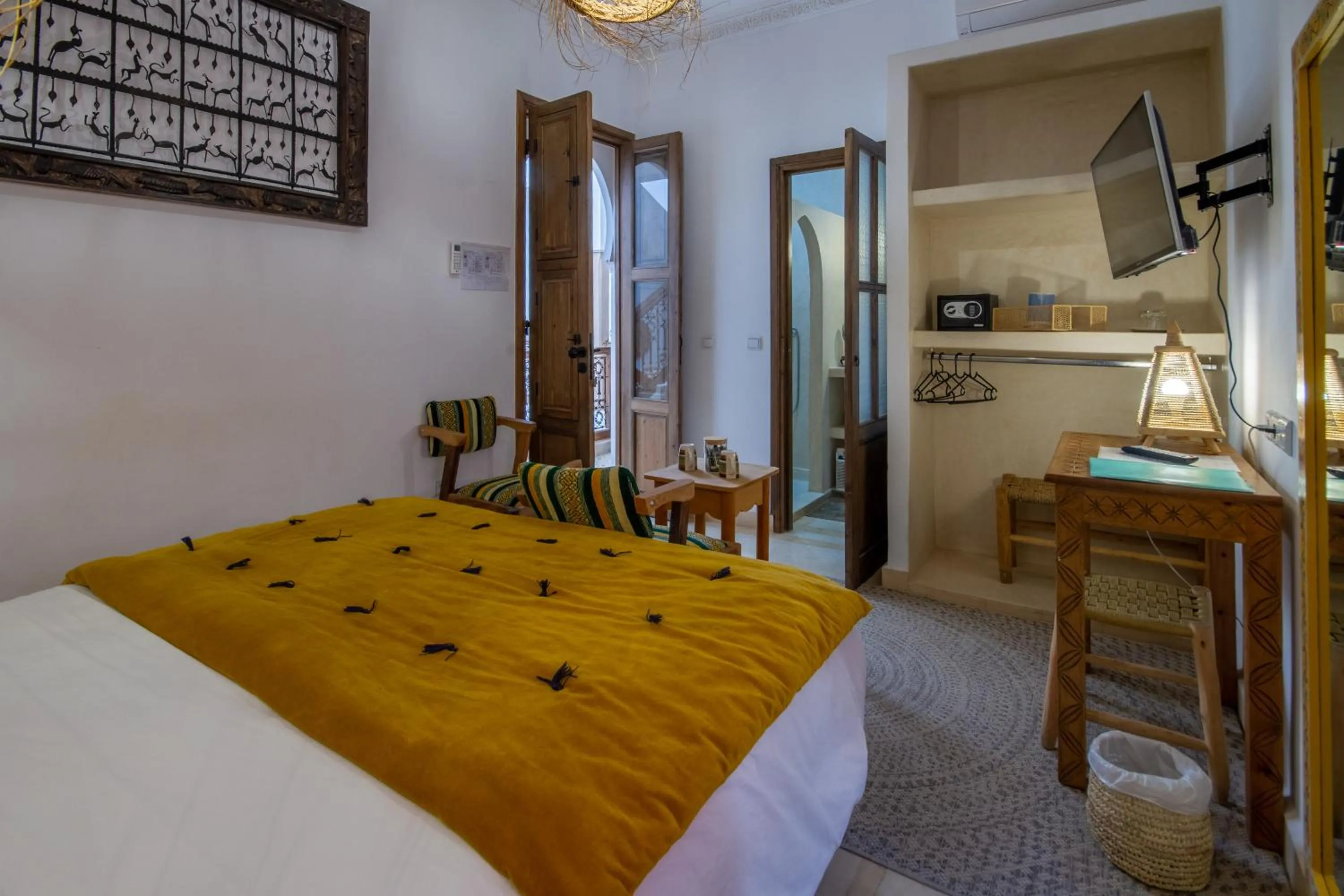Photo of the whole room, Bed in Riad Bab Aljana