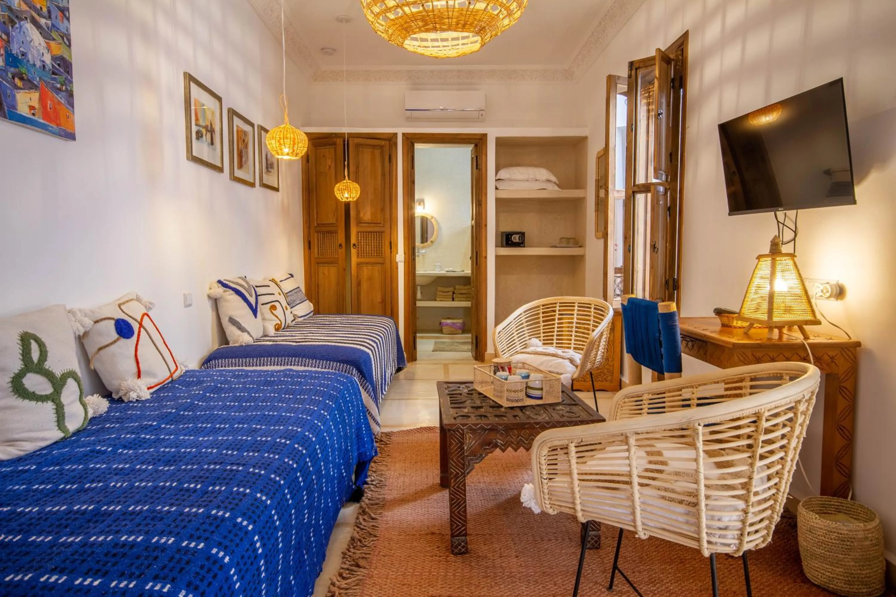 Seating area, Bed in Riad Bab Aljana