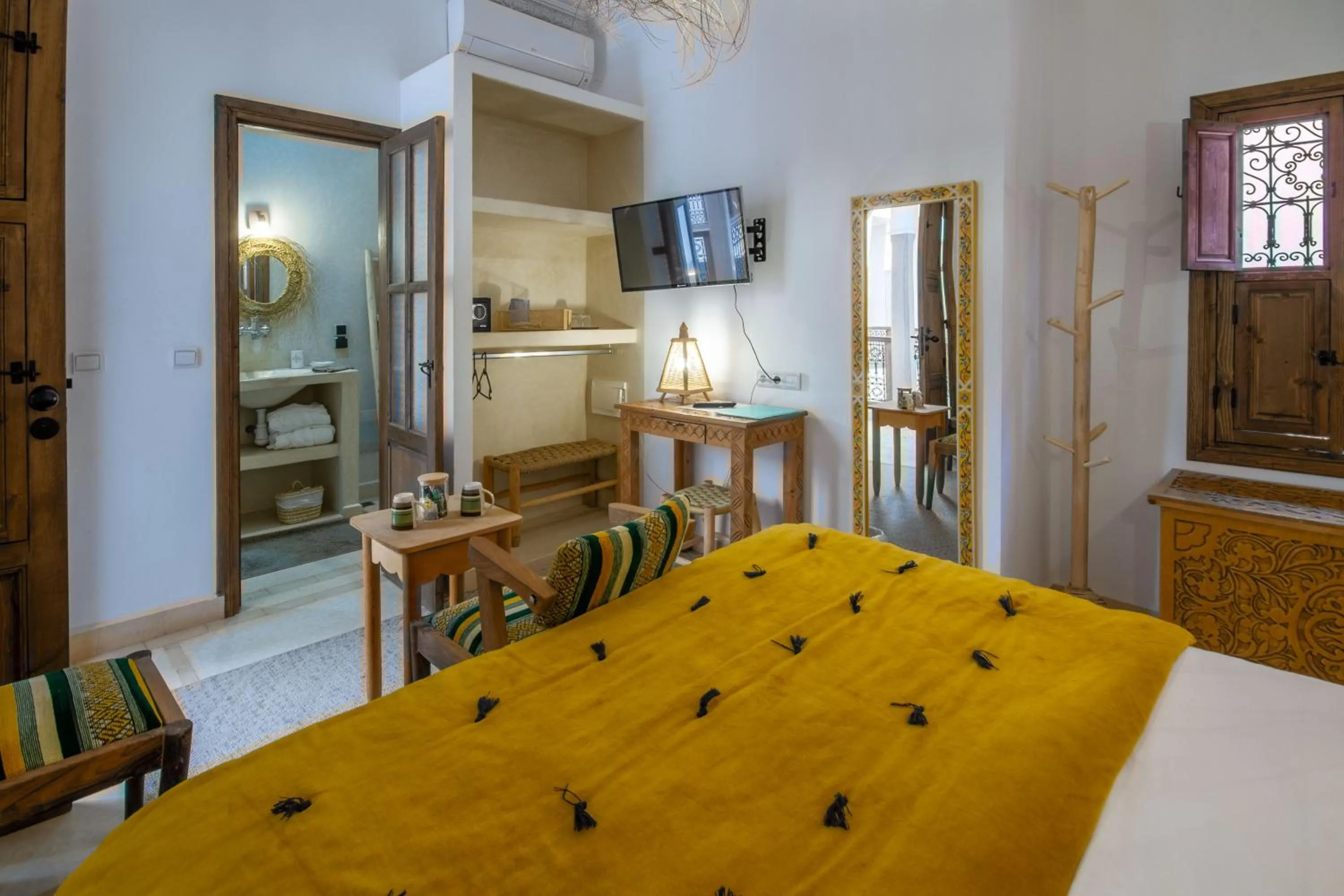 Photo of the whole room, Bed in Riad Bab Aljana