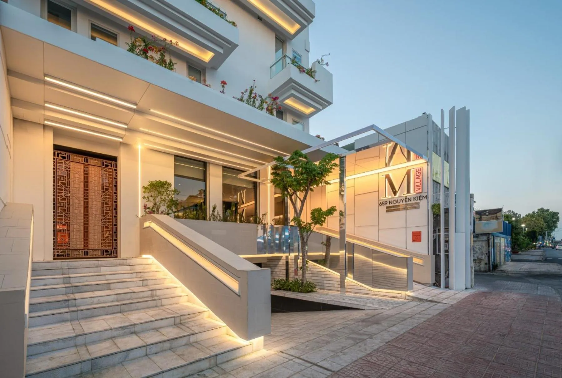 Property building in M Village Nguyễn Kiệm - Cosmo Airport Hotel