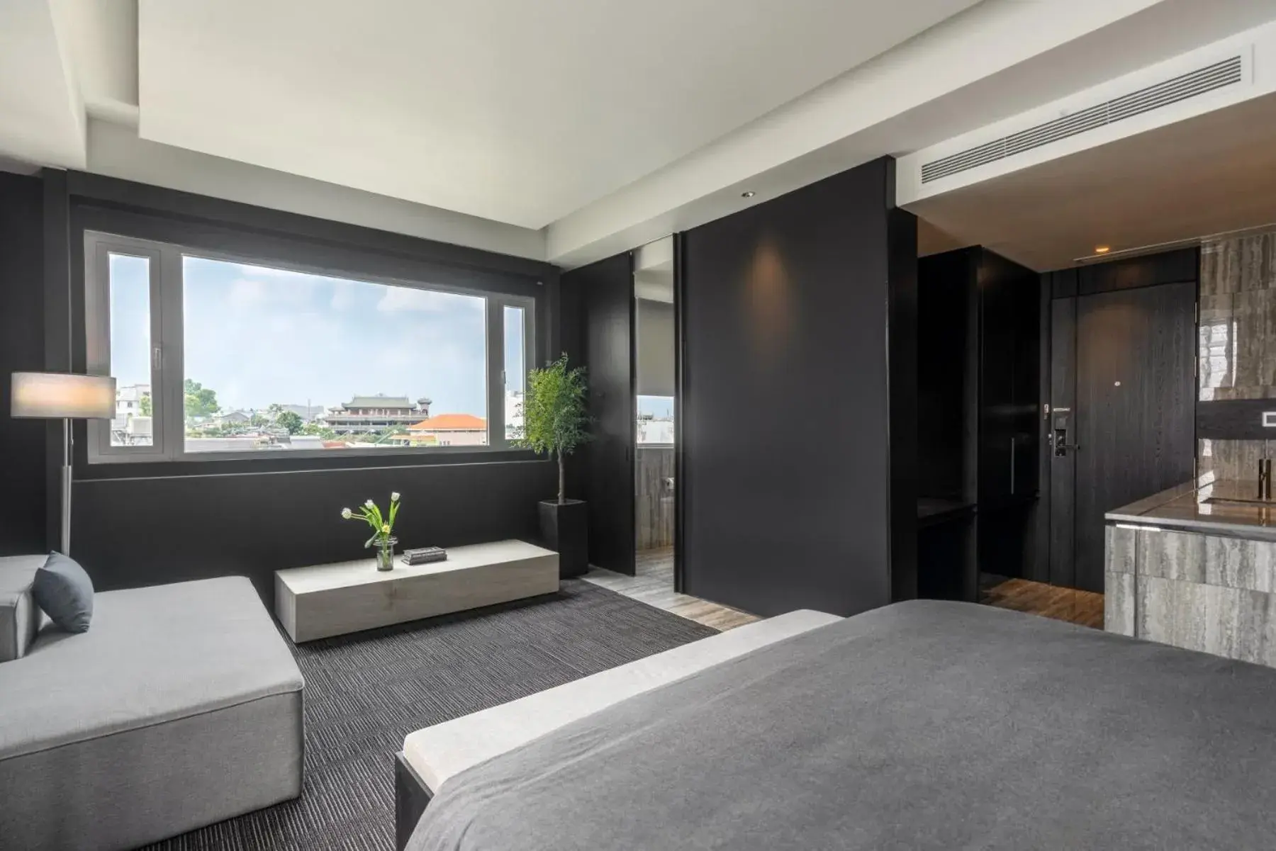 Deluxe King Room - single occupancy in M Village Nguyễn Kiệm - Cosmo Airport Hotel Deluxe King Room - single occupancy in M Village Nguyễn Kiệm - Cosmo Airport Hotel