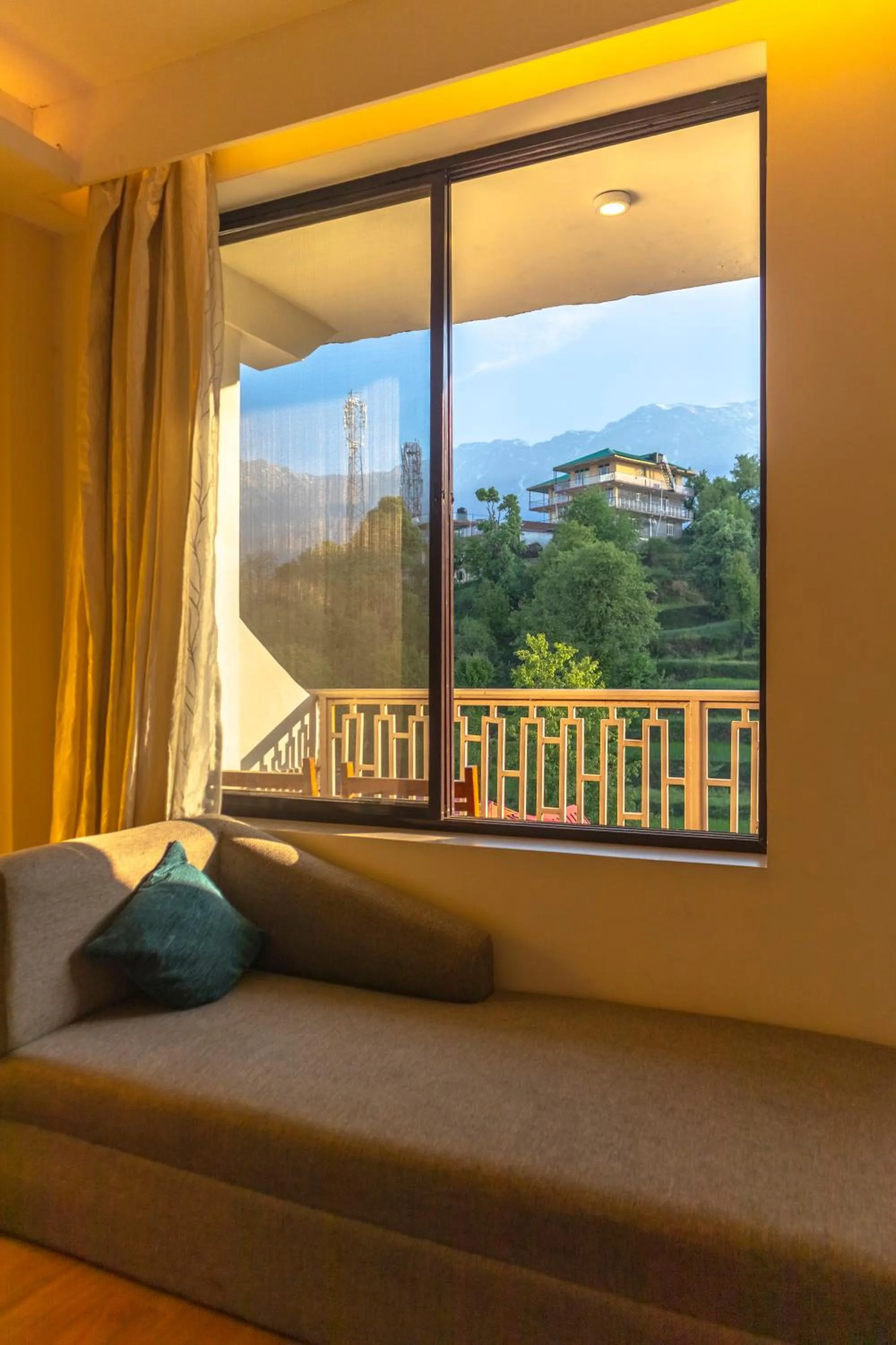 Natural landscape, Bed in Hotel Bob's N Barley Luxury Room Best Hotel in McLeod Ganj