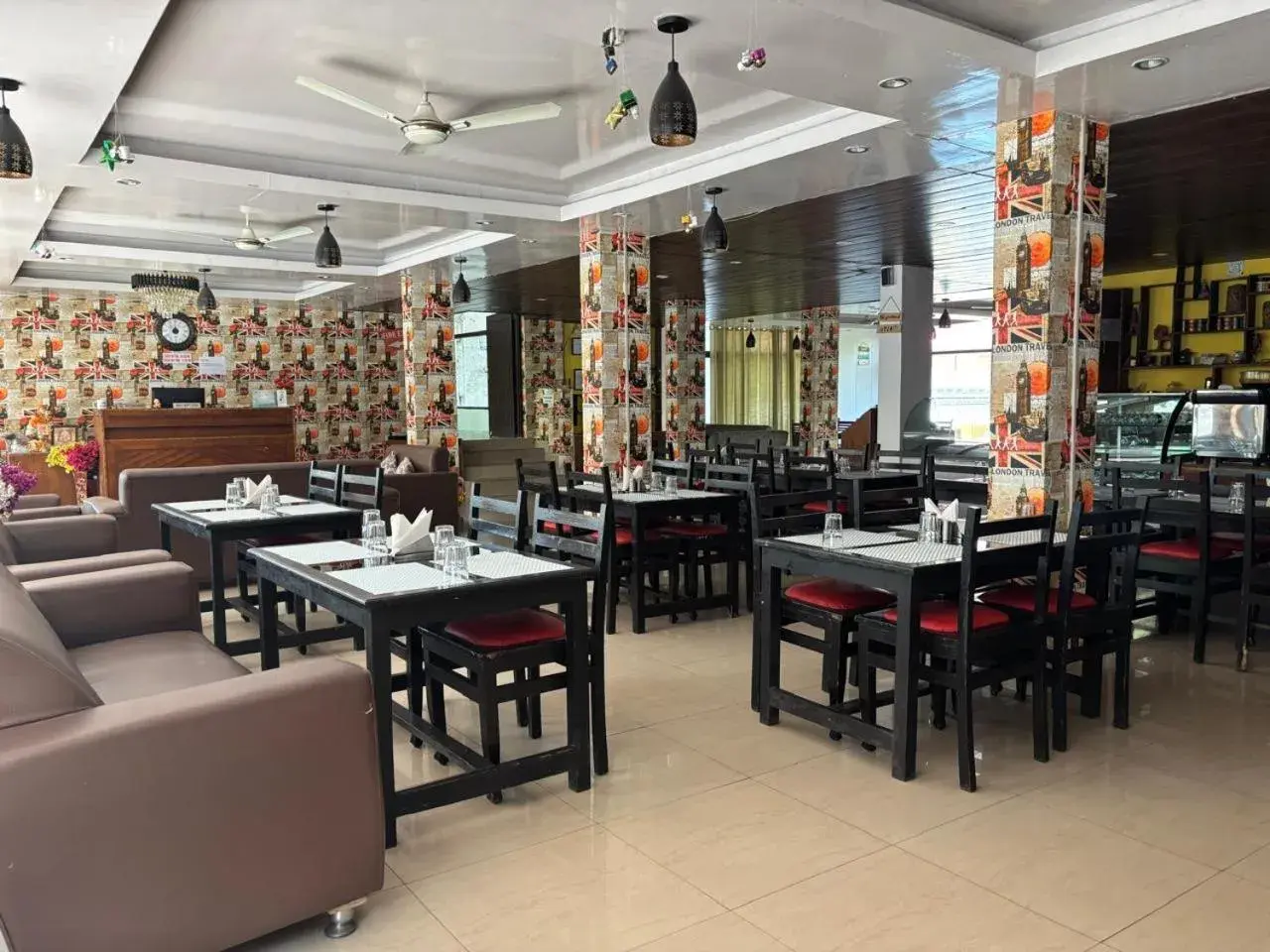 Restaurant/places to eat in Hotel Bob's N Barley Luxury Room Best Hotel in McLeod Ganj Restaurant/places to eat in Hotel Bob's N Barley Luxury Room Best Hotel in McLeod Ganj