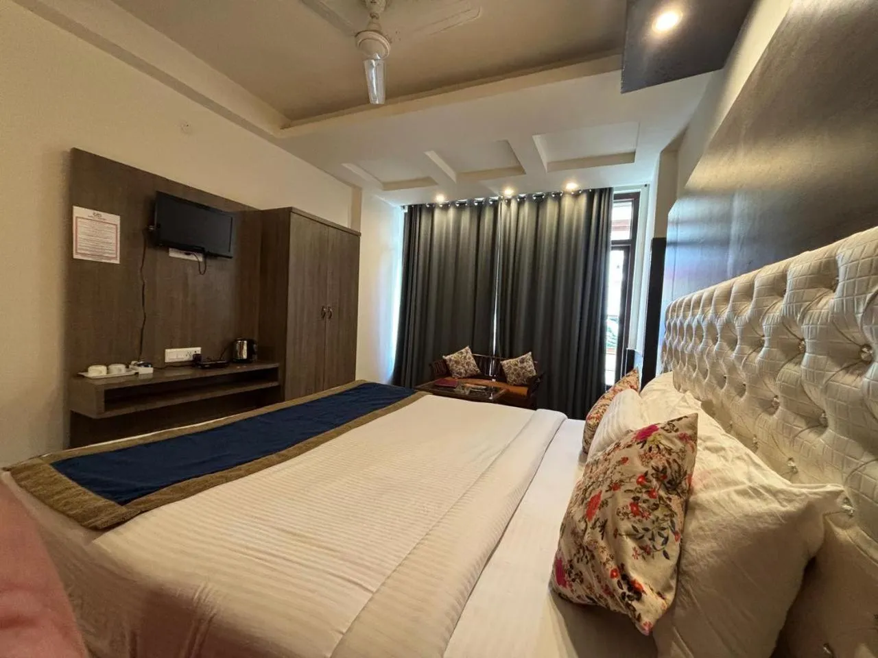 Bedroom, Bed in Hotel Bob's N Barley Luxury Room Best Hotel in McLeod Ganj