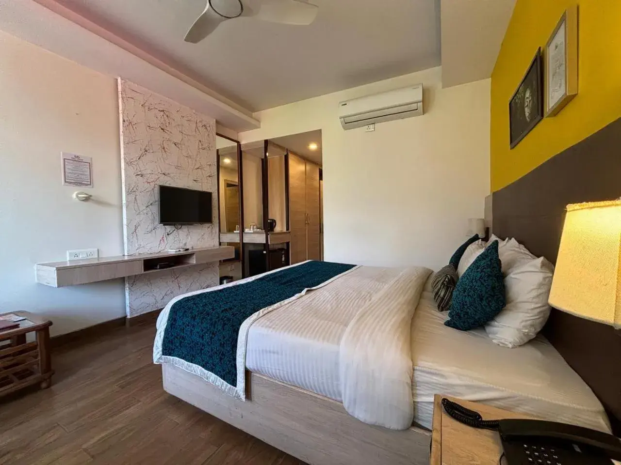 Queen Room in Hotel Bob's N Barley Luxury Room Best Hotel in McLeod Ganj Queen Room in Hotel Bob's N Barley Luxury Room Best Hotel in McLeod Ganj