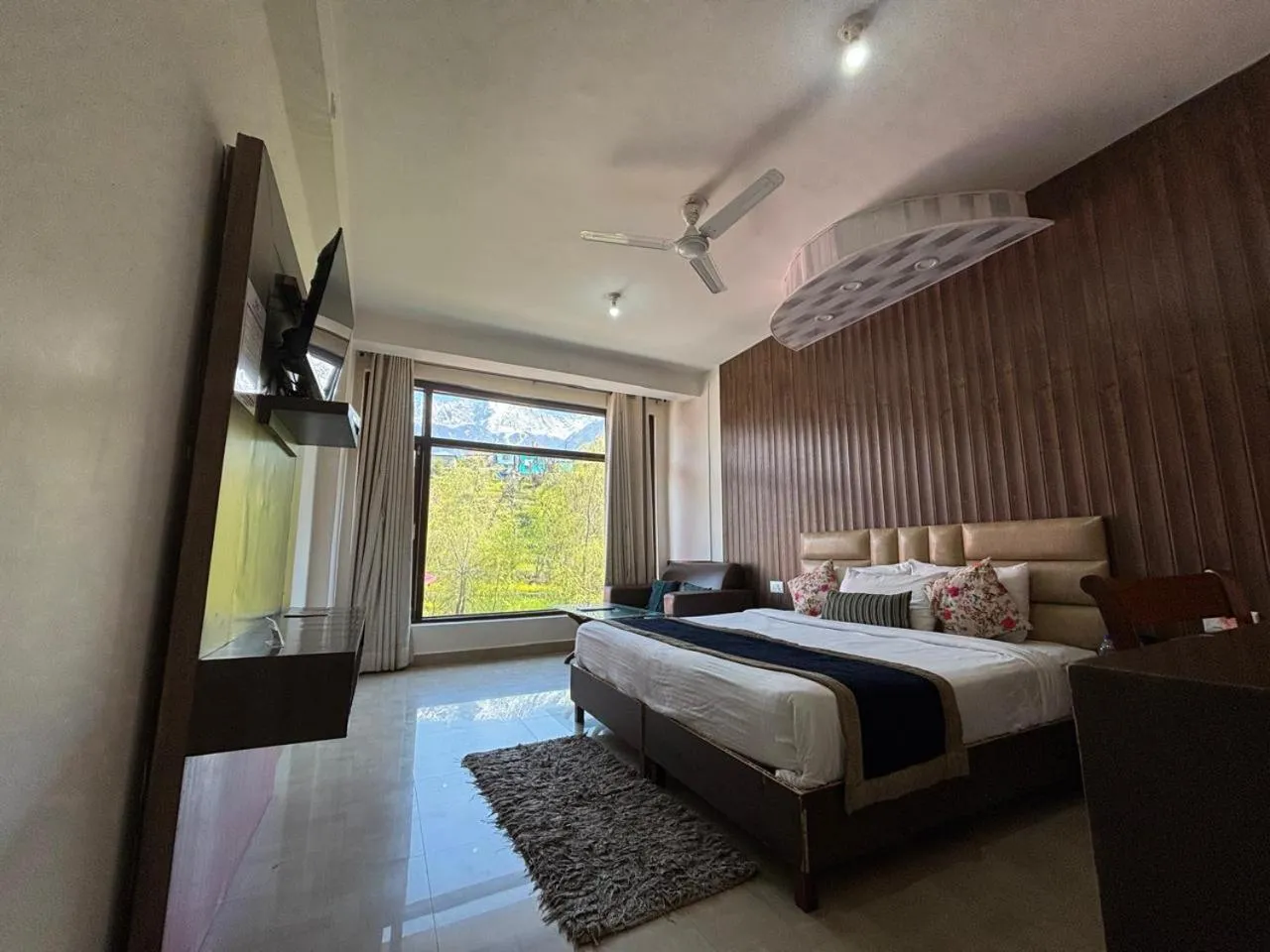 View (from property/room), Bed in Hotel Bob's N Barley Luxury Room Best Hotel in McLeod Ganj