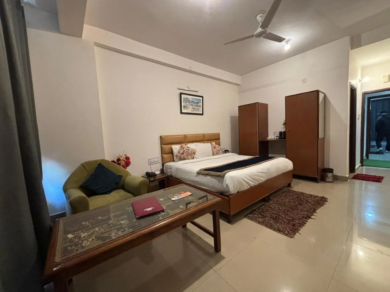 Bed in Hotel Bob's N Barley Luxury Room Best Hotel in McLeod Ganj