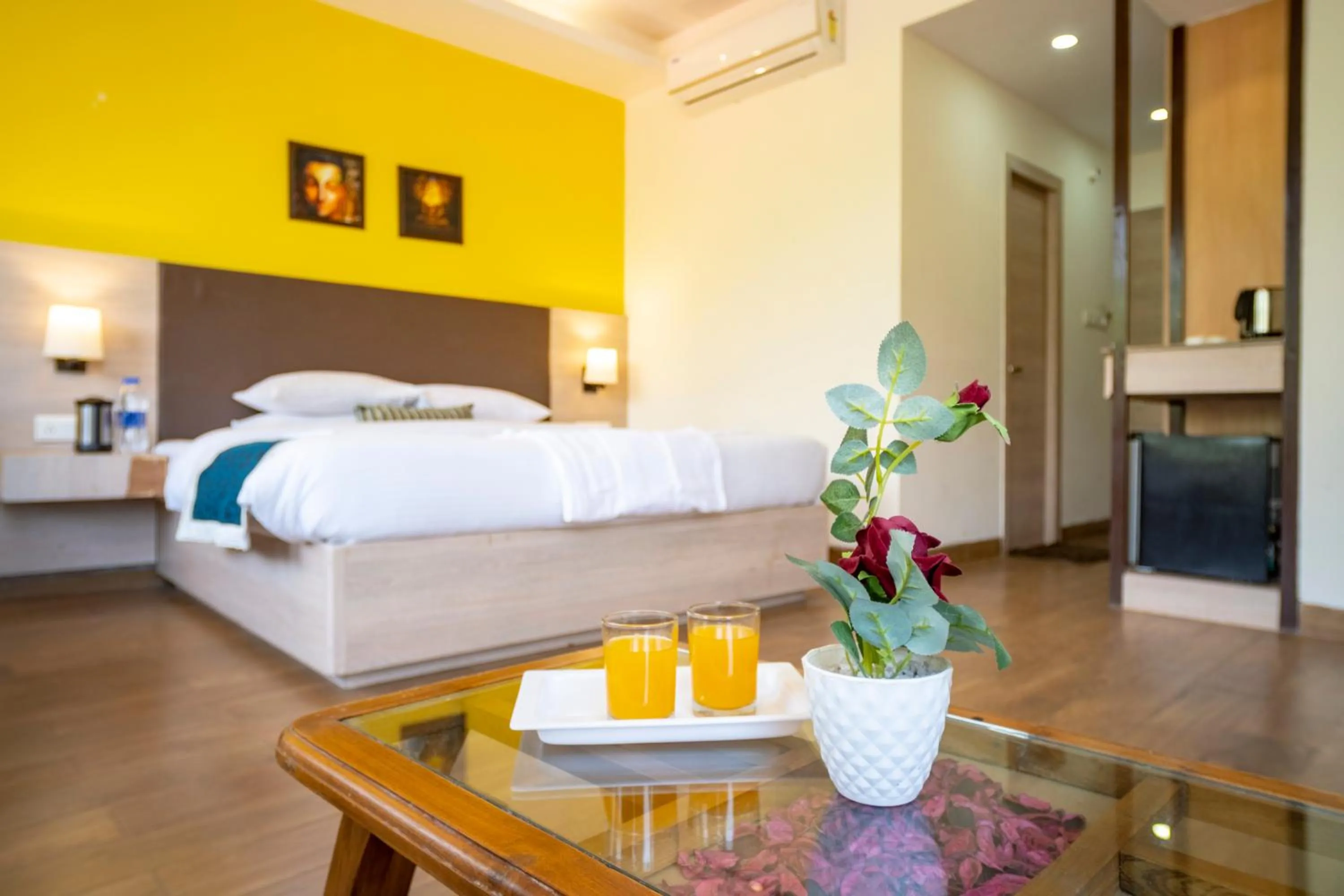 Bed in Hotel Bob's N Barley Luxury Room Best Hotel in McLeod Ganj