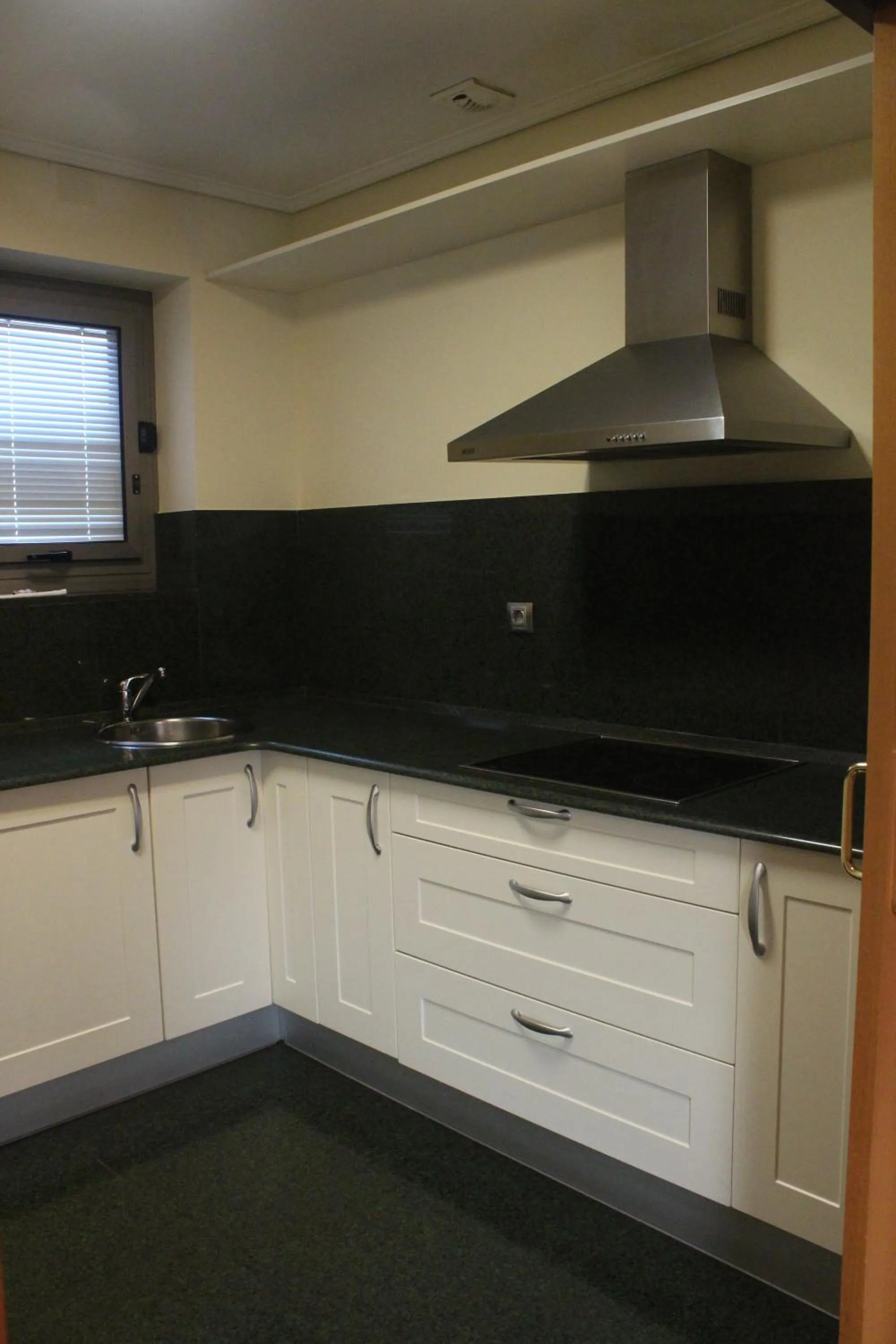 Kitchen or kitchenette in Santiago Apartments Bilbao