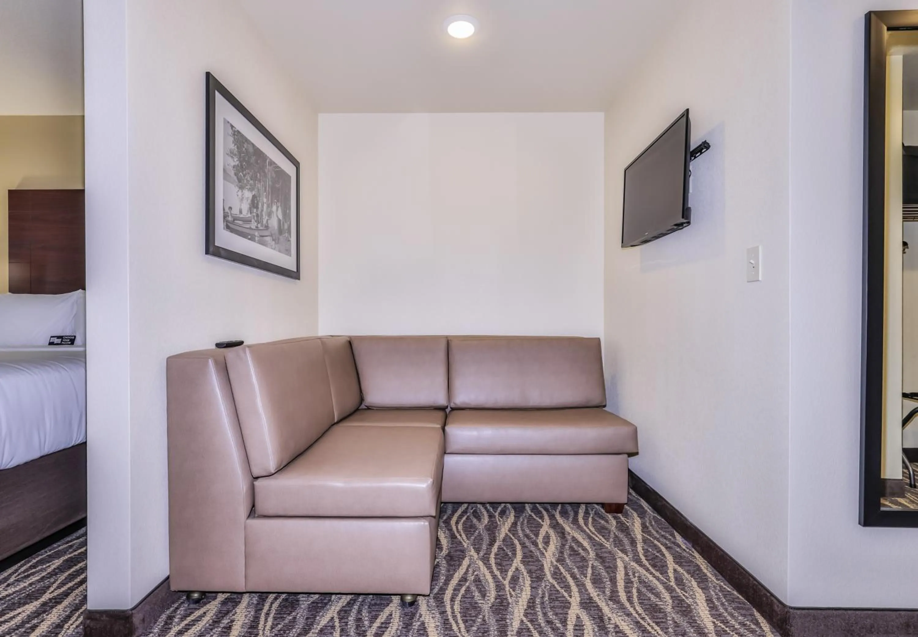 Seating area in Cobblestone Hotel & Suites - Rhinelander