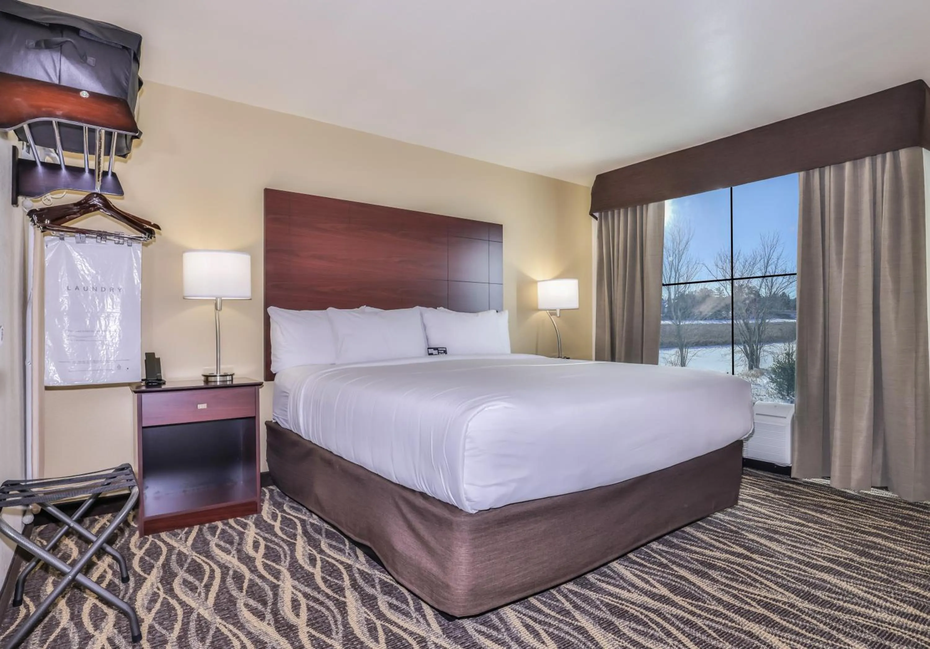 Bed in Cobblestone Hotel & Suites - Rhinelander