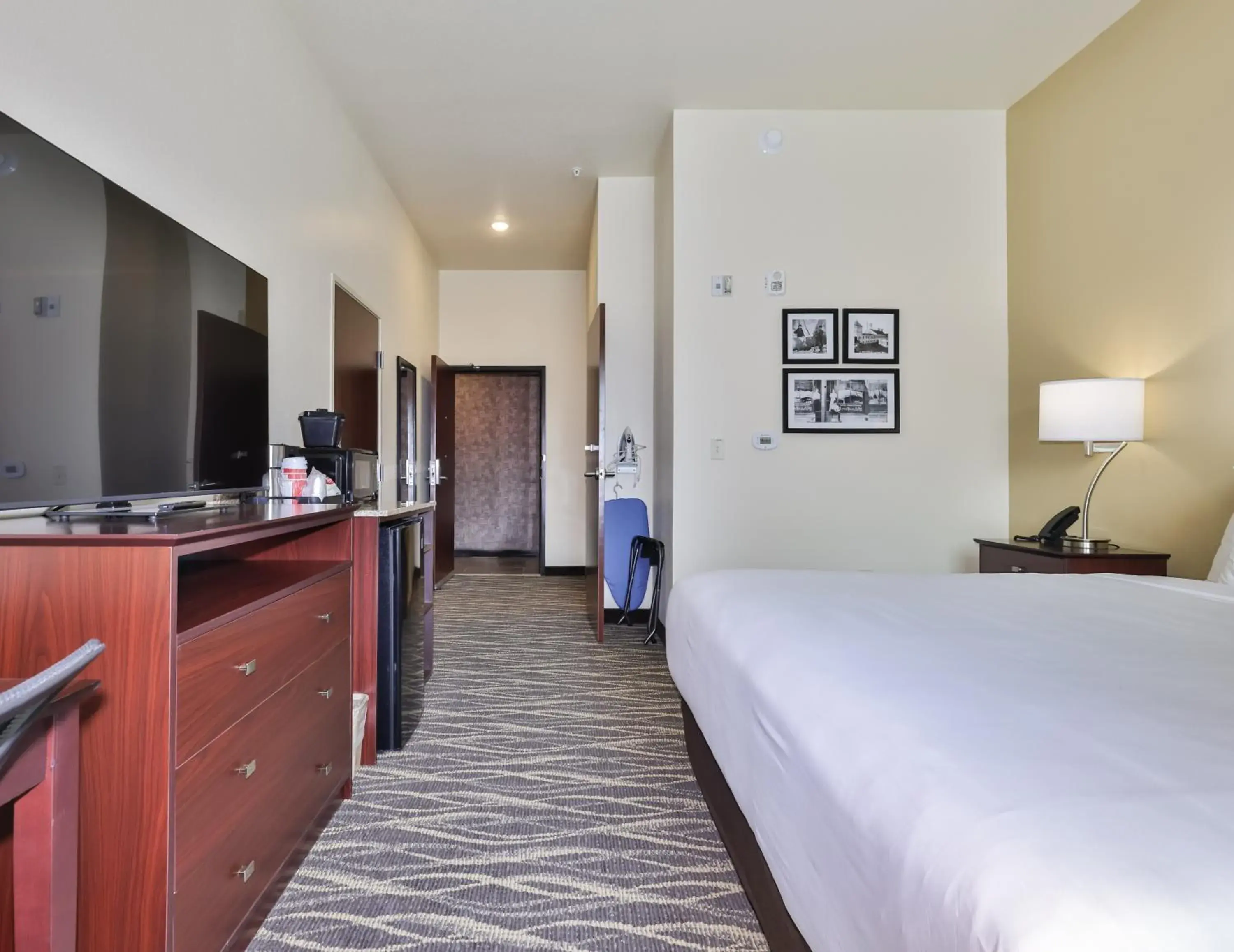 Photo of the whole room, Bed in Cobblestone Hotel & Suites - Rhinelander Photo of the whole room, Bed in Cobblestone Hotel & Suites - Rhinelander