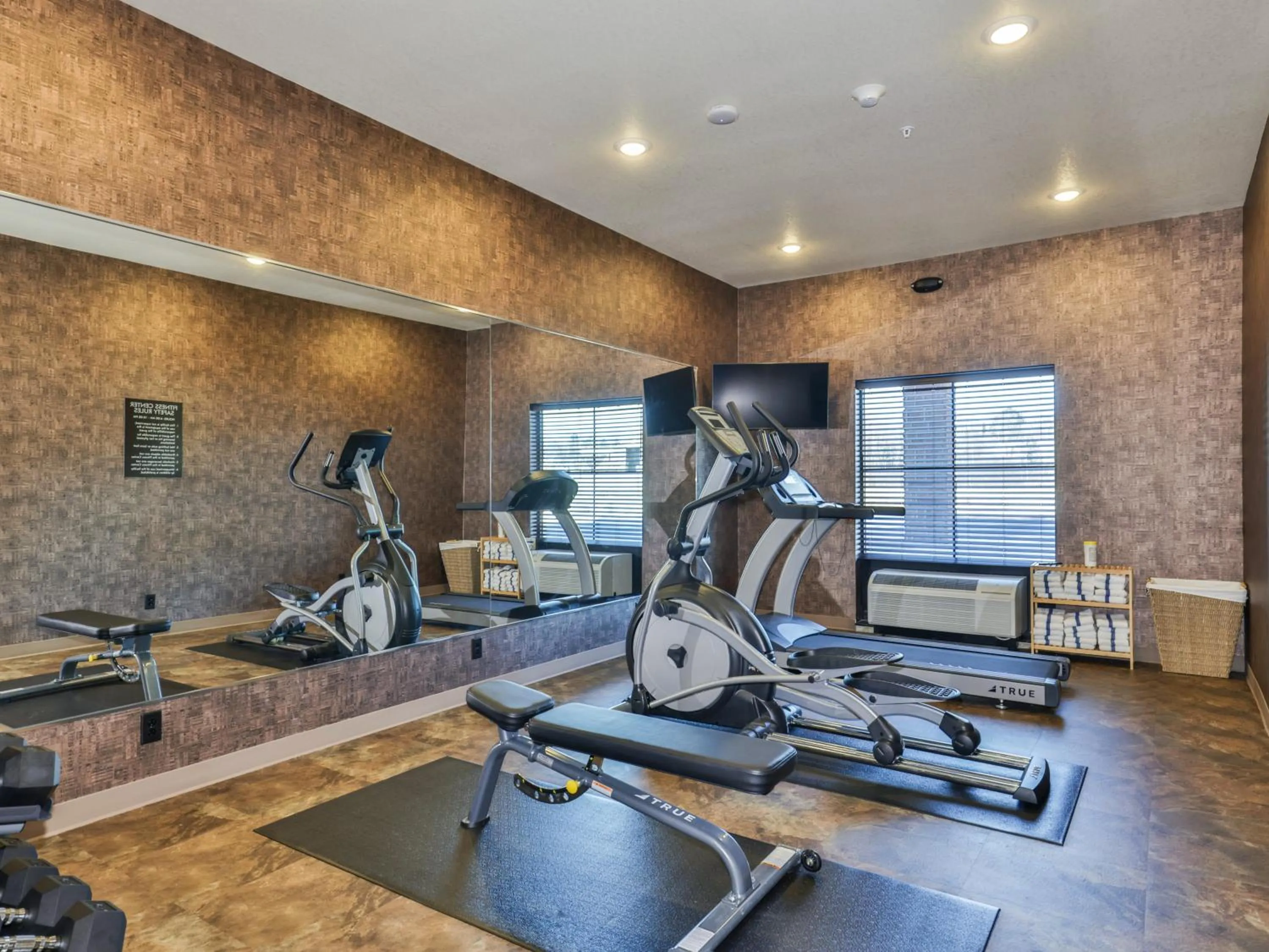 Fitness centre/facilities in Cobblestone Hotel & Suites - Rhinelander