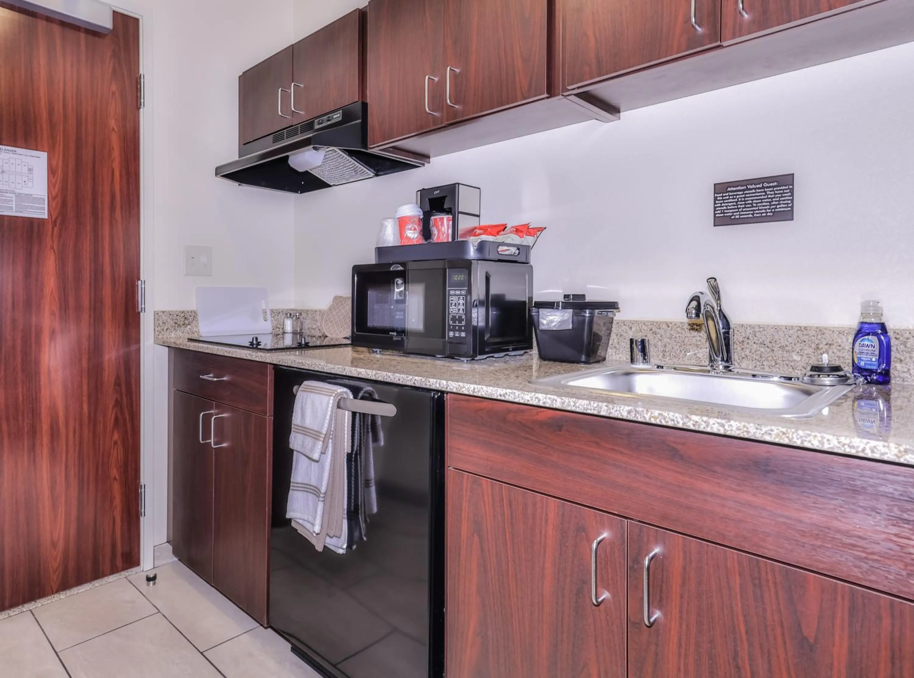 Kitchen or kitchenette in Cobblestone Hotel & Suites - Rhinelander