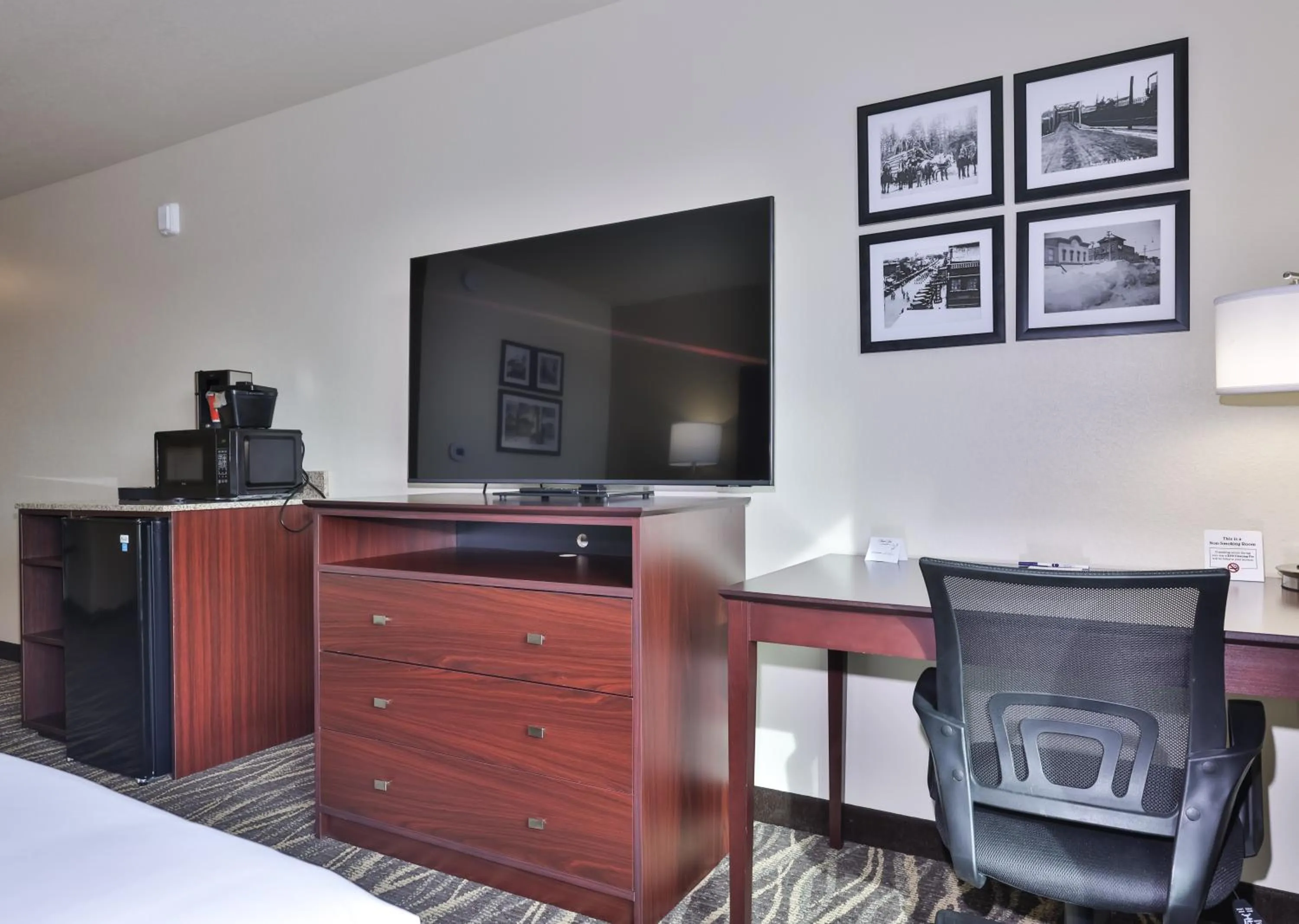 Bedroom in Cobblestone Hotel & Suites - Rhinelander