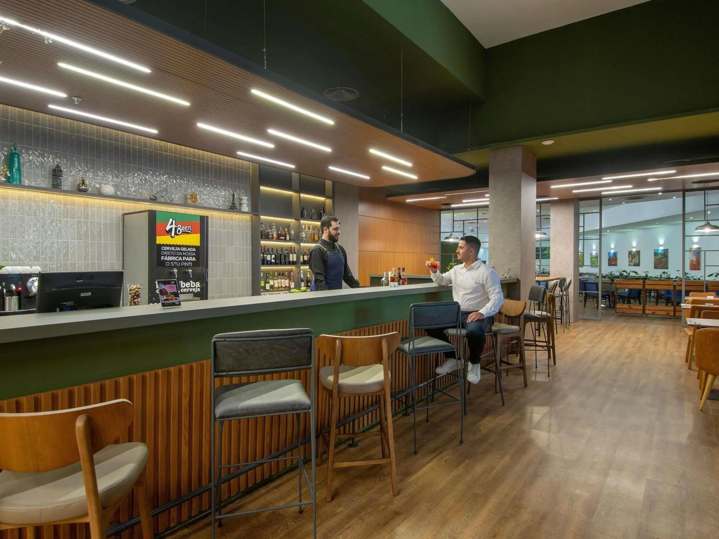 Lounge or bar in Novotel Porto Alegre Tres Figueiras