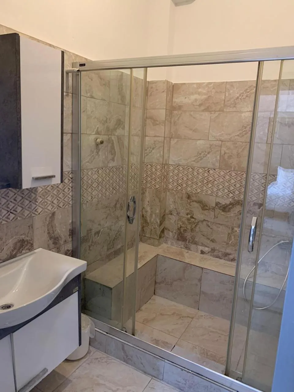 Shower in KANARYA SUİT OTELL