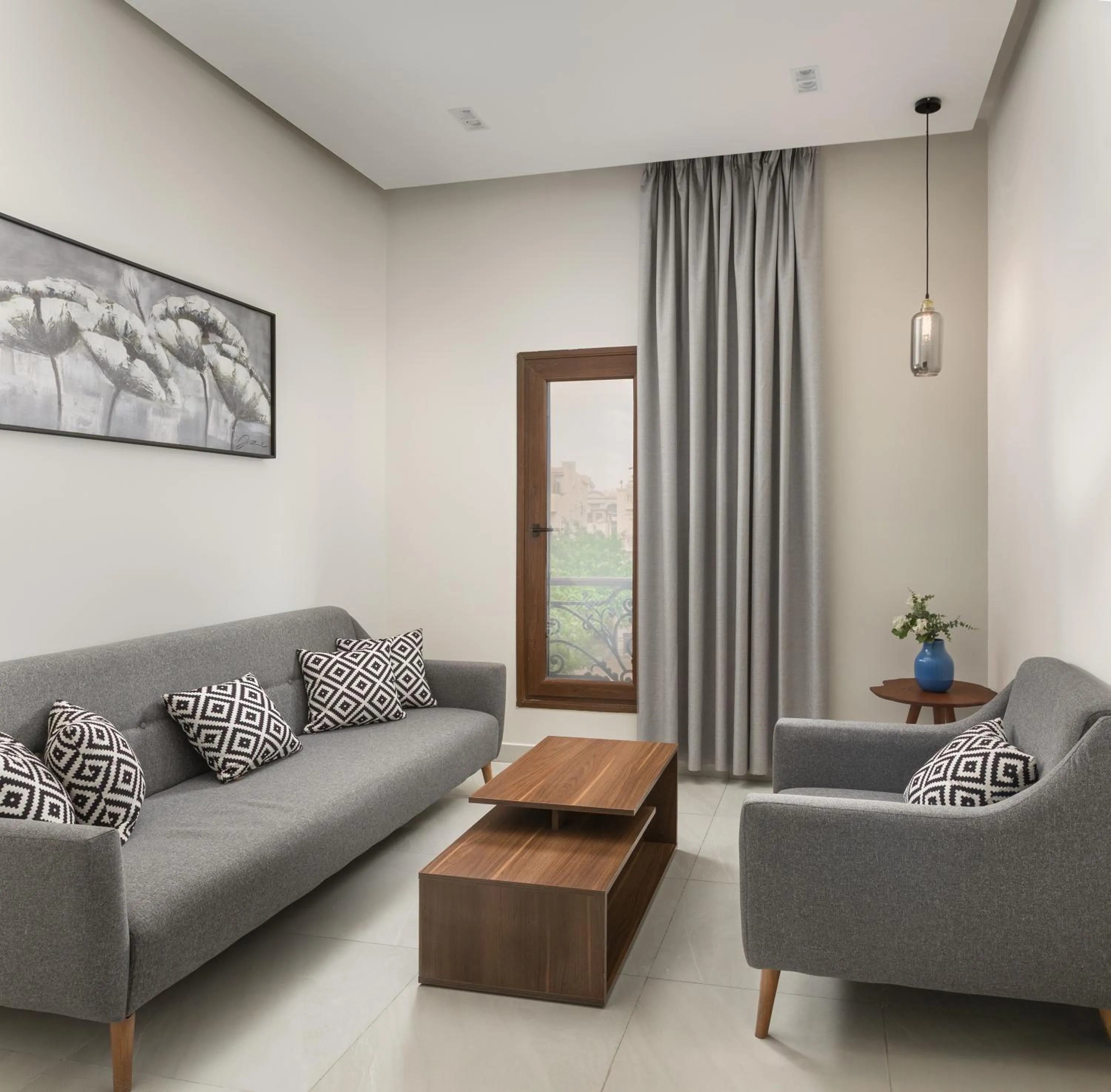 Communal lounge/ TV room in Sleep Inn Apart-Hotel