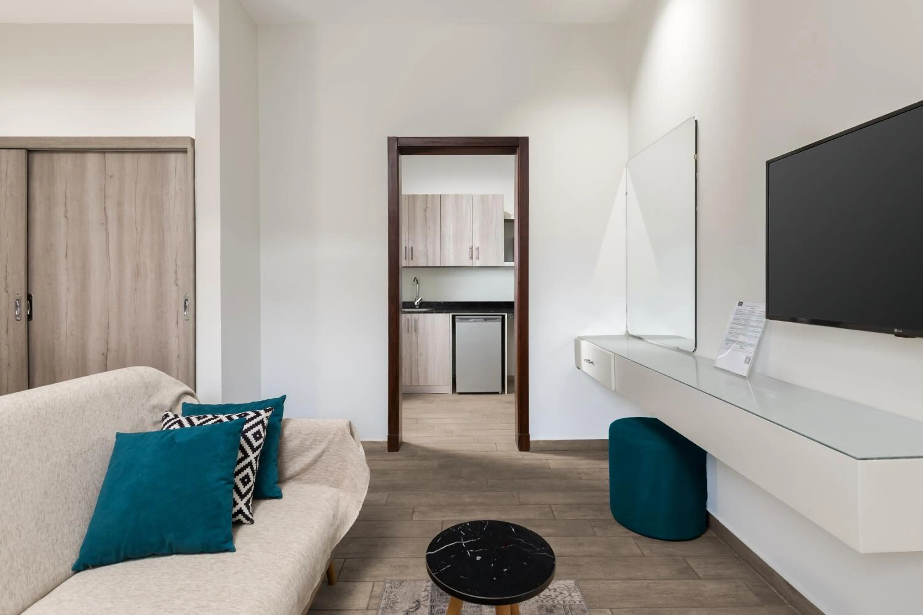 TV and multimedia in Sleep Inn Apart-Hotel